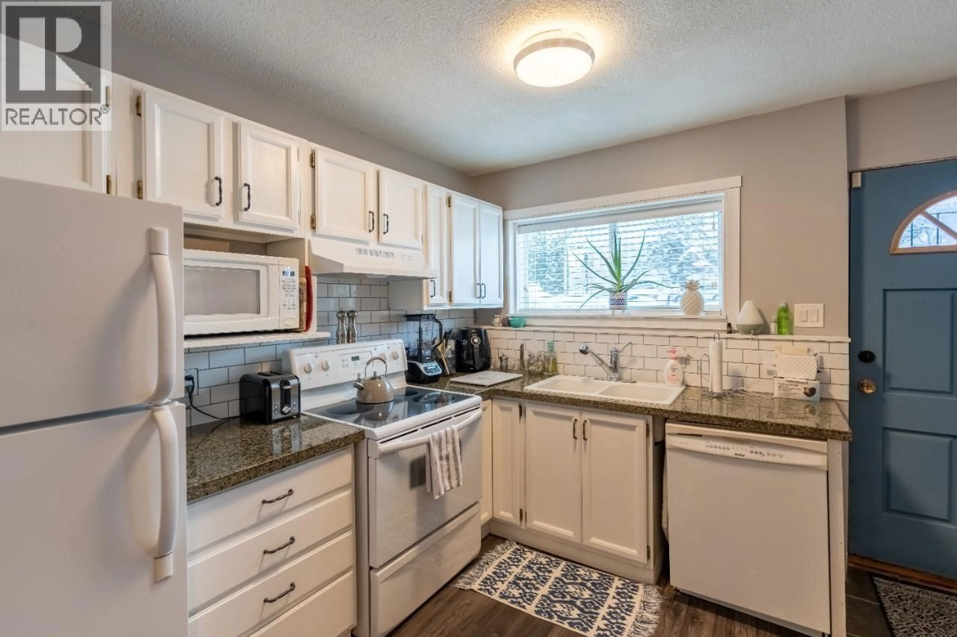 Standard kitchen, unknown for 1570 HAPPYVALE PLACE, Kamloops British Columbia V2B7T9
