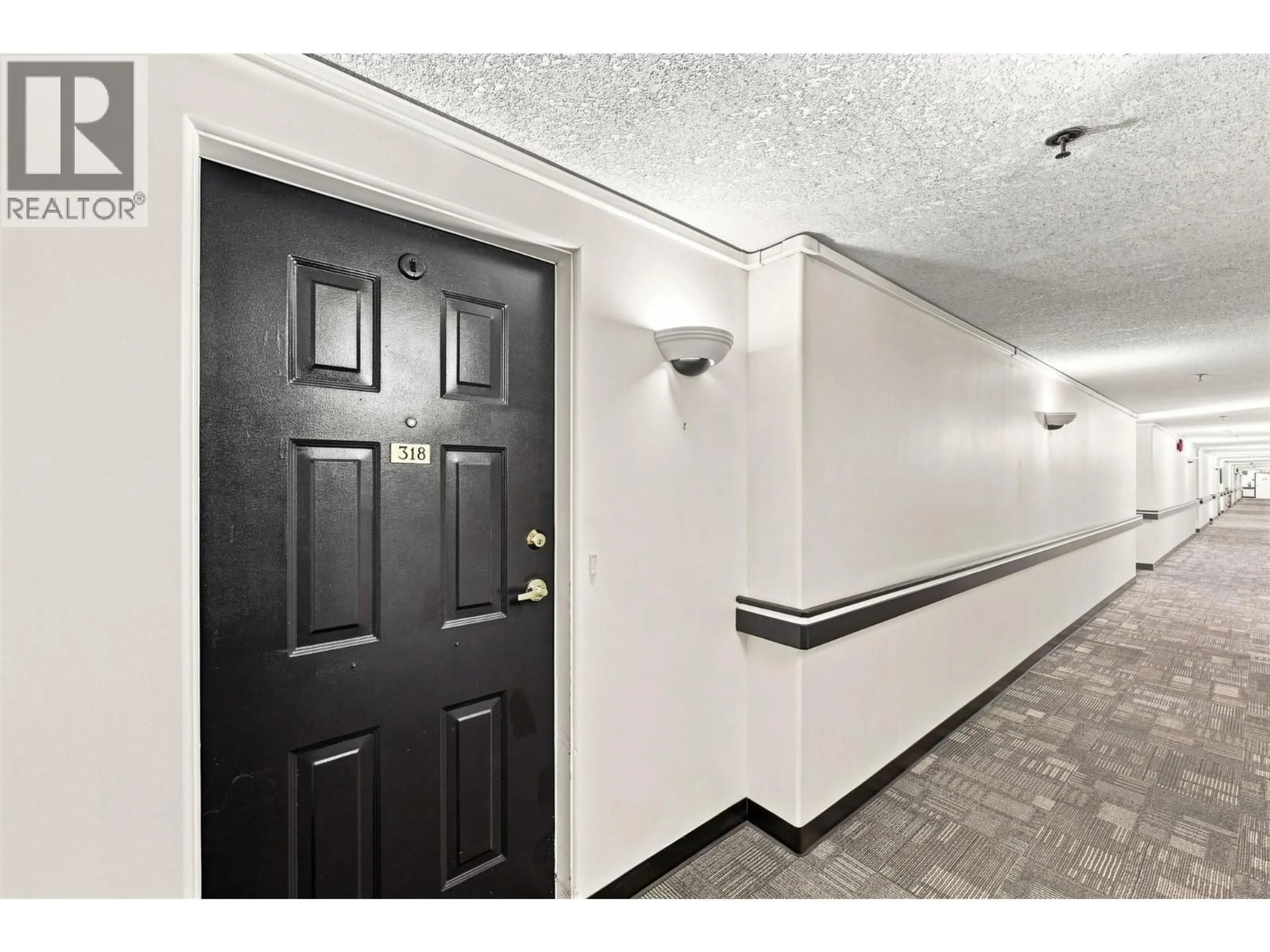 Indoor foyer for 318 - 554 SEYMOUR STREET, Kamloops British Columbia V2C2G9