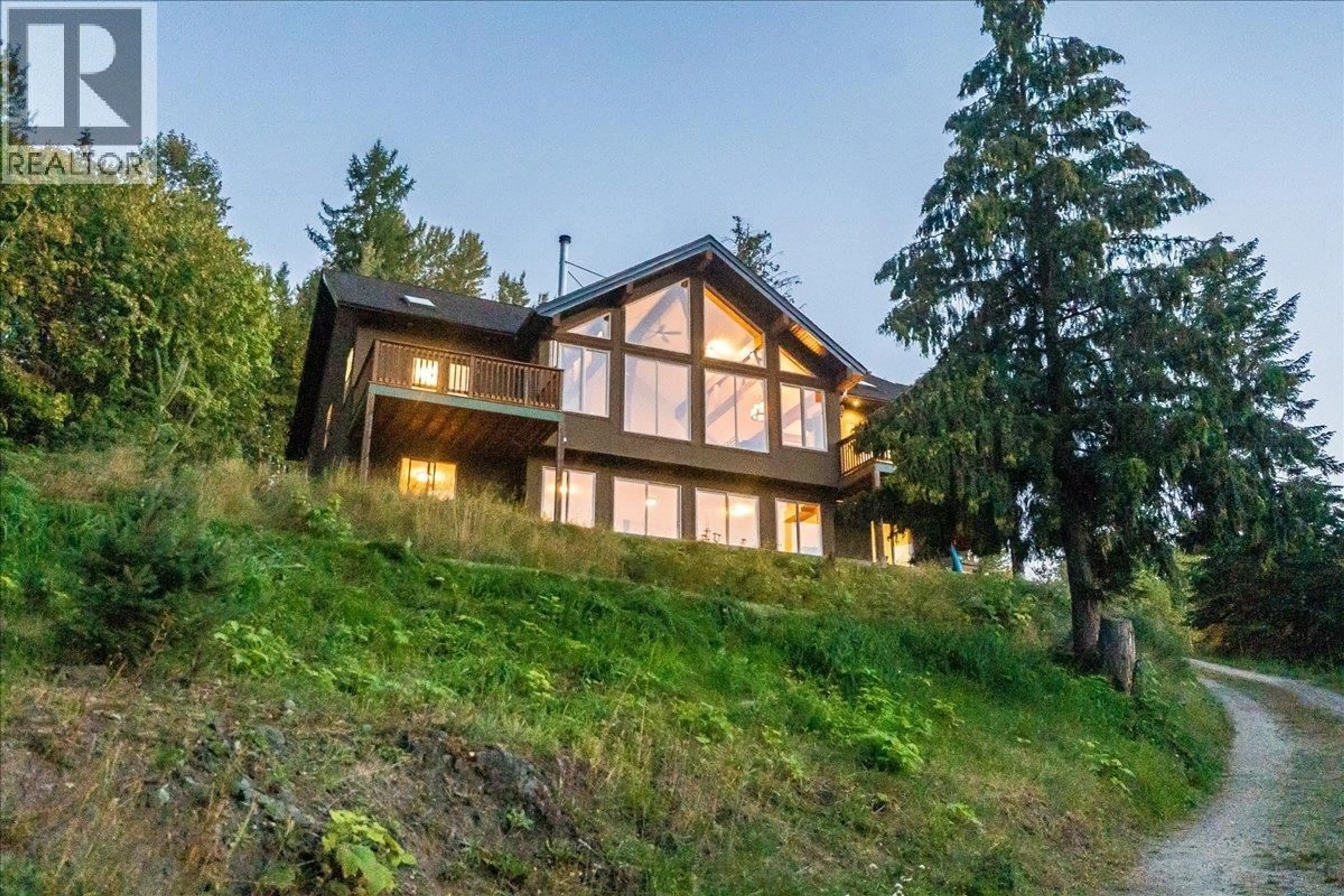 A pic from outside/outdoor area/front of a property/back of a property/a pic from drone, mountain view for 3213 VINDUSKY ROAD, Nelson British Columbia V1L6X7