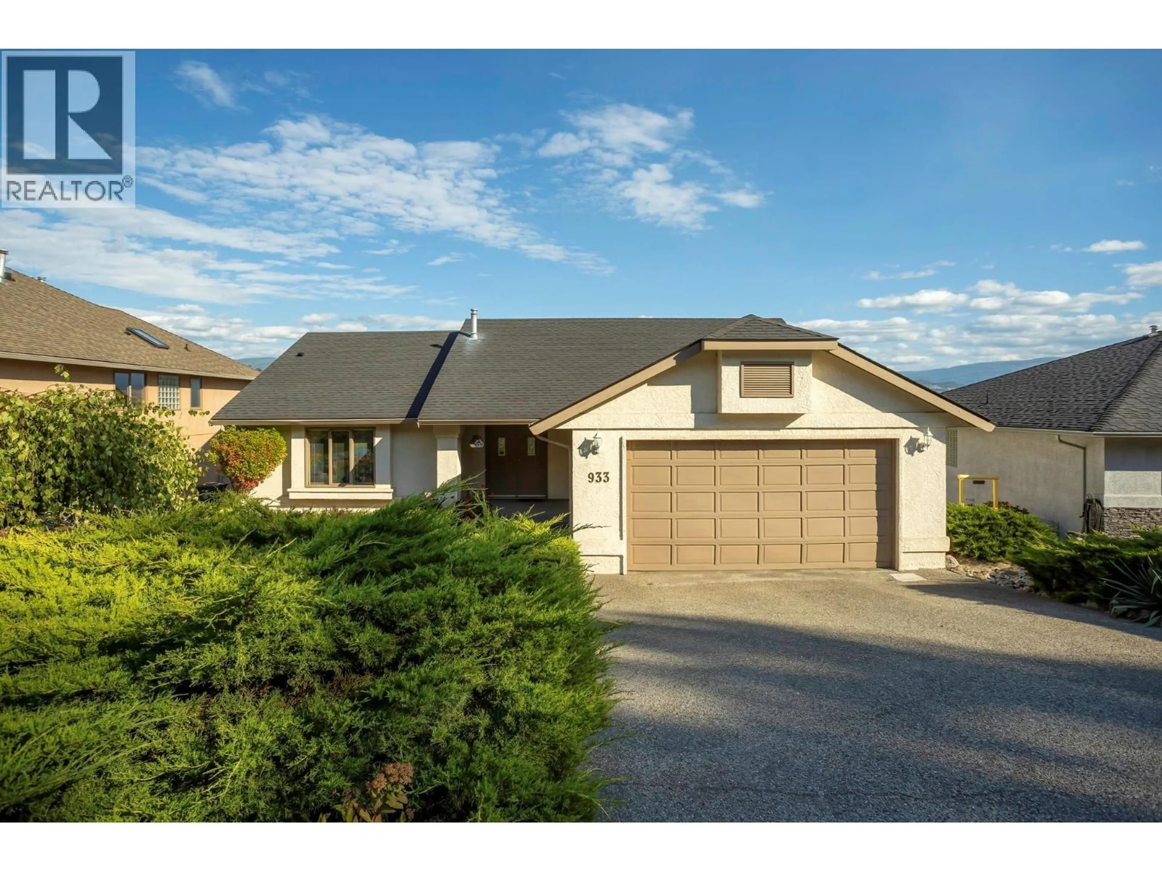 Home with vinyl exterior material, street for 933 PURCELL DRIVE, Kelowna British Columbia V1V1N8