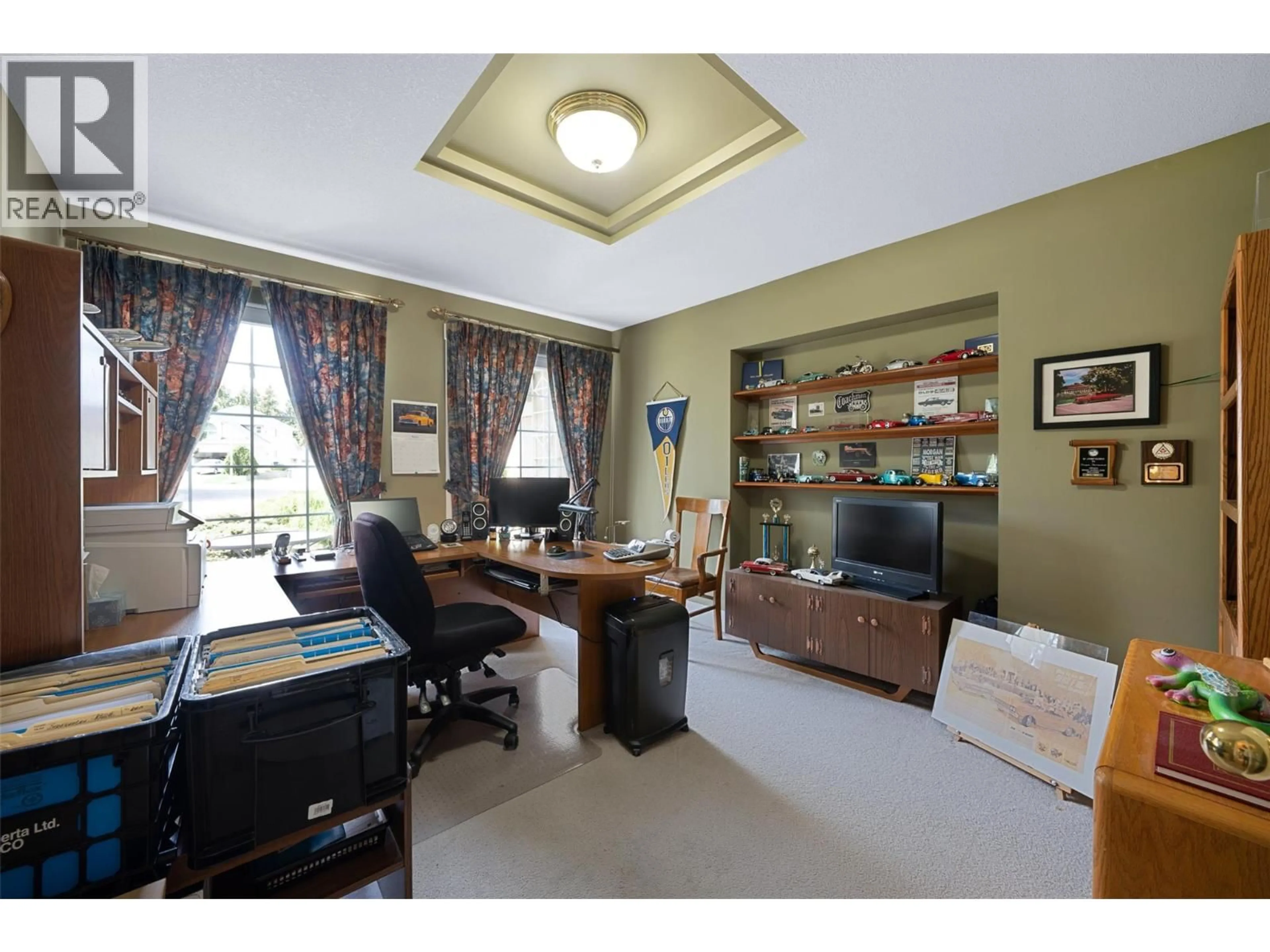 A pic of a room for 205 MERLIN COURT, Kelowna British Columbia V1V1N2