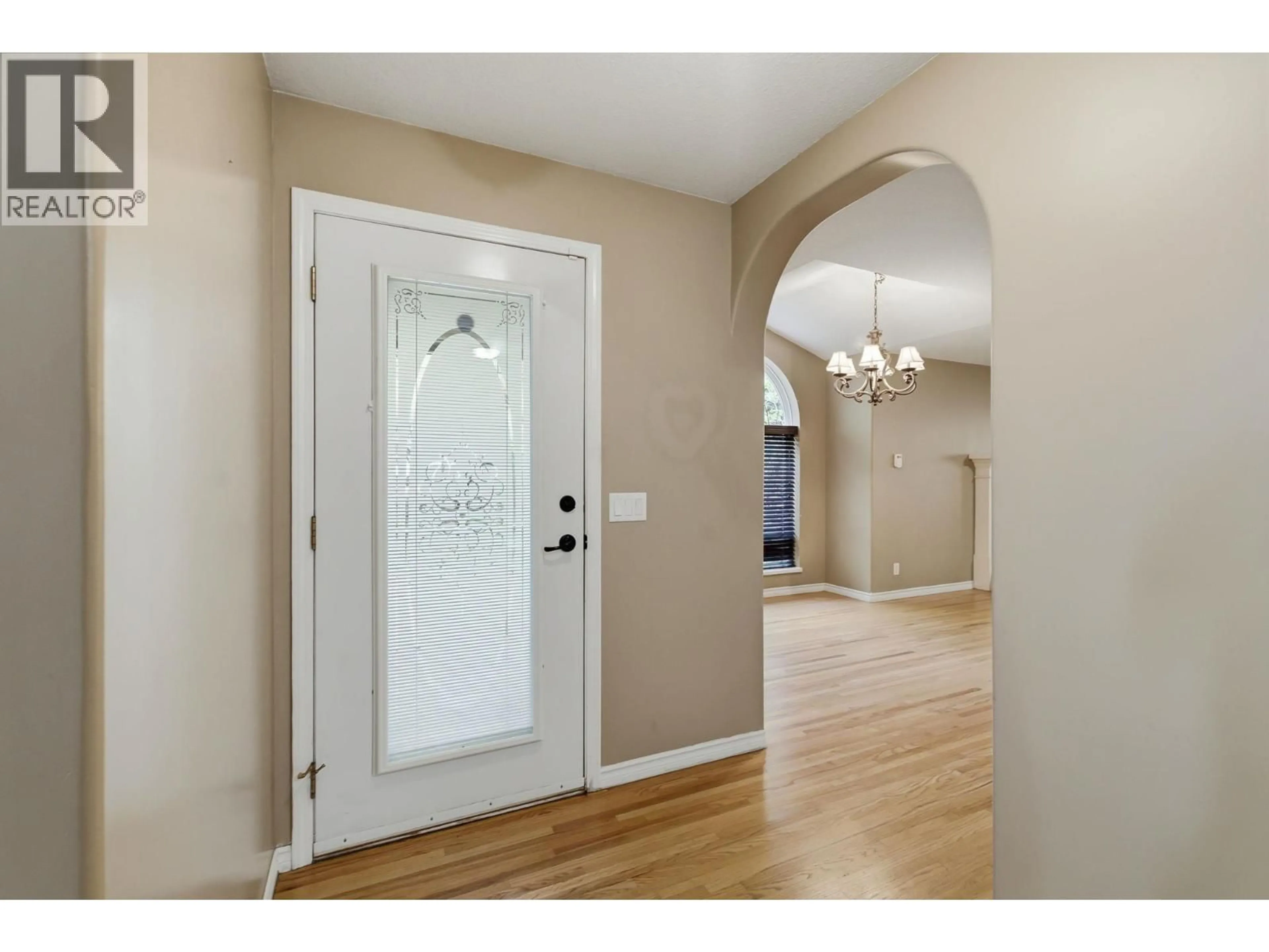 Indoor entryway for 2374 SHANNON WOODS DRIVE, West Kelowna British Columbia V4T2M1