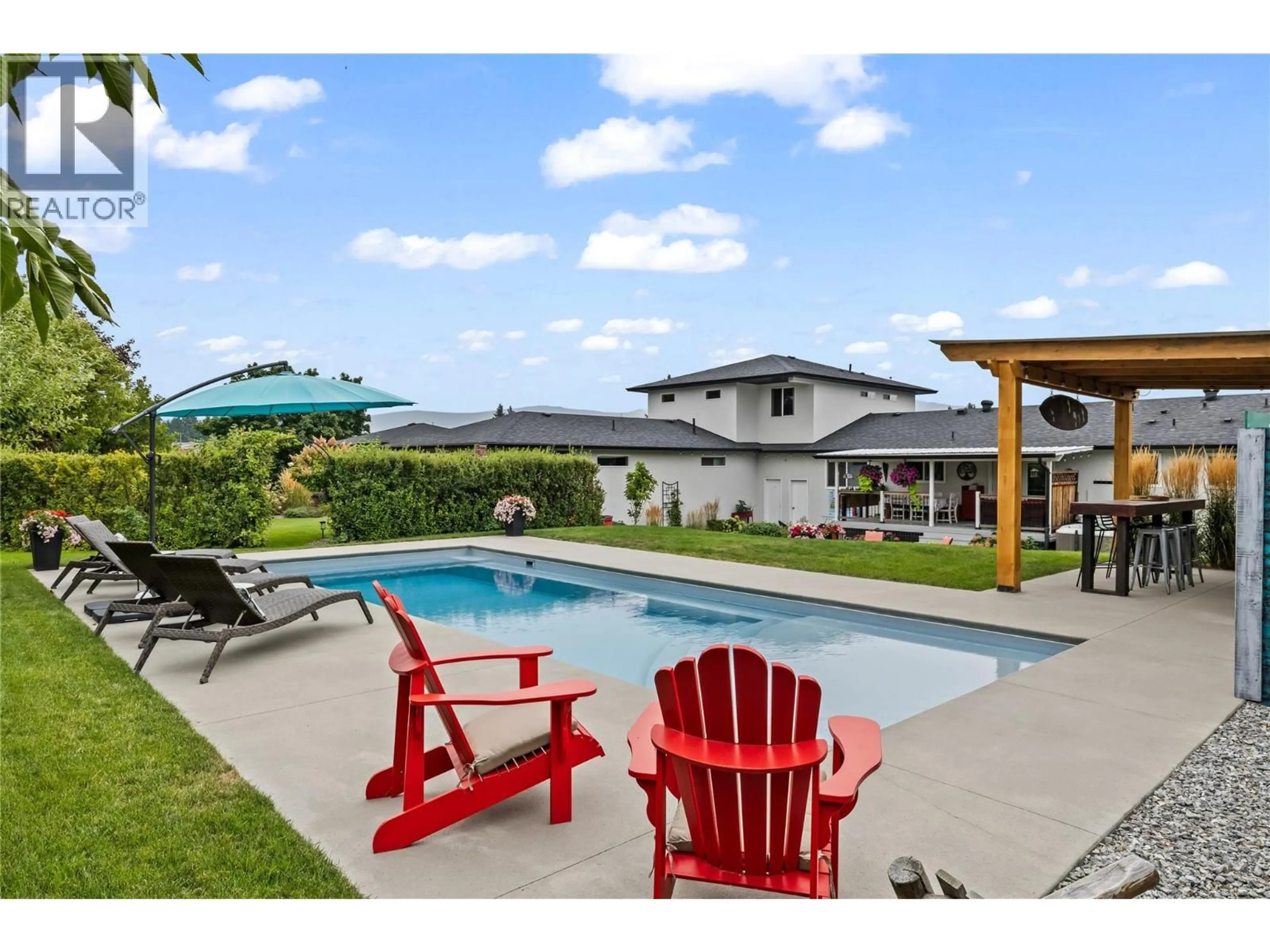 Pool for 910 WESTBROOK DRIVE, West Kelowna British Columbia V1Z1R3