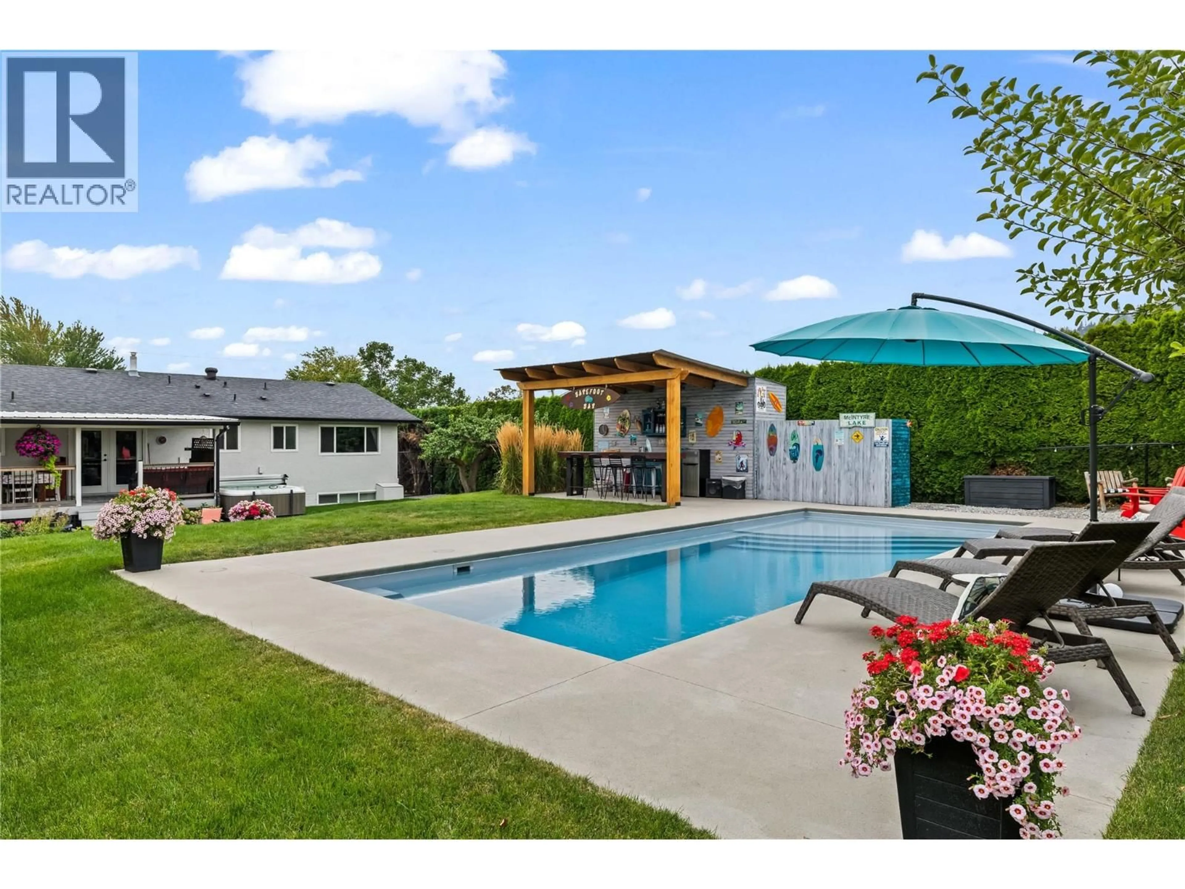 Pool for 910 WESTBROOK DRIVE, West Kelowna British Columbia V1Z1R3