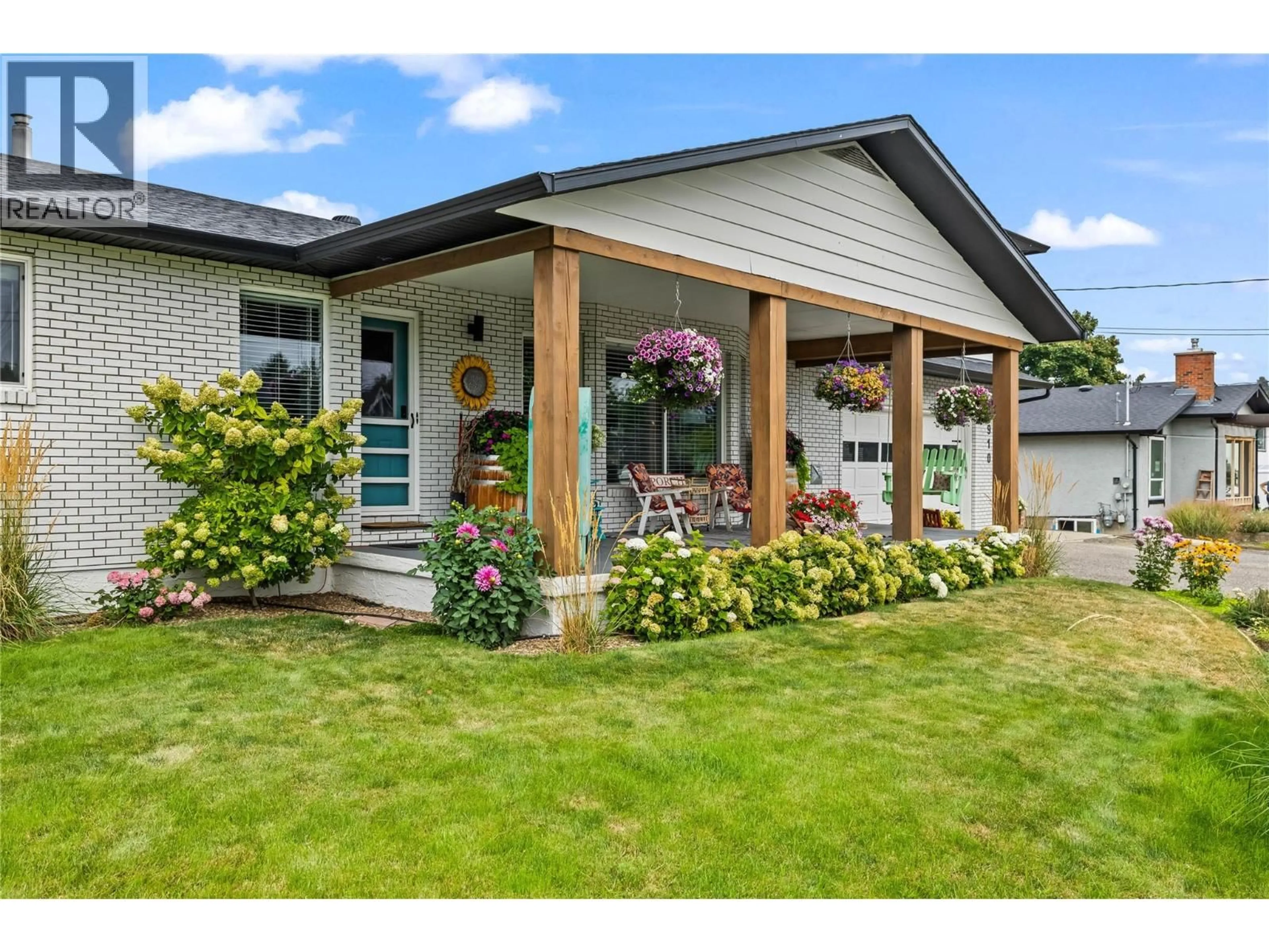 Home with vinyl exterior material, street for 910 WESTBROOK DRIVE, West Kelowna British Columbia V1Z1R3