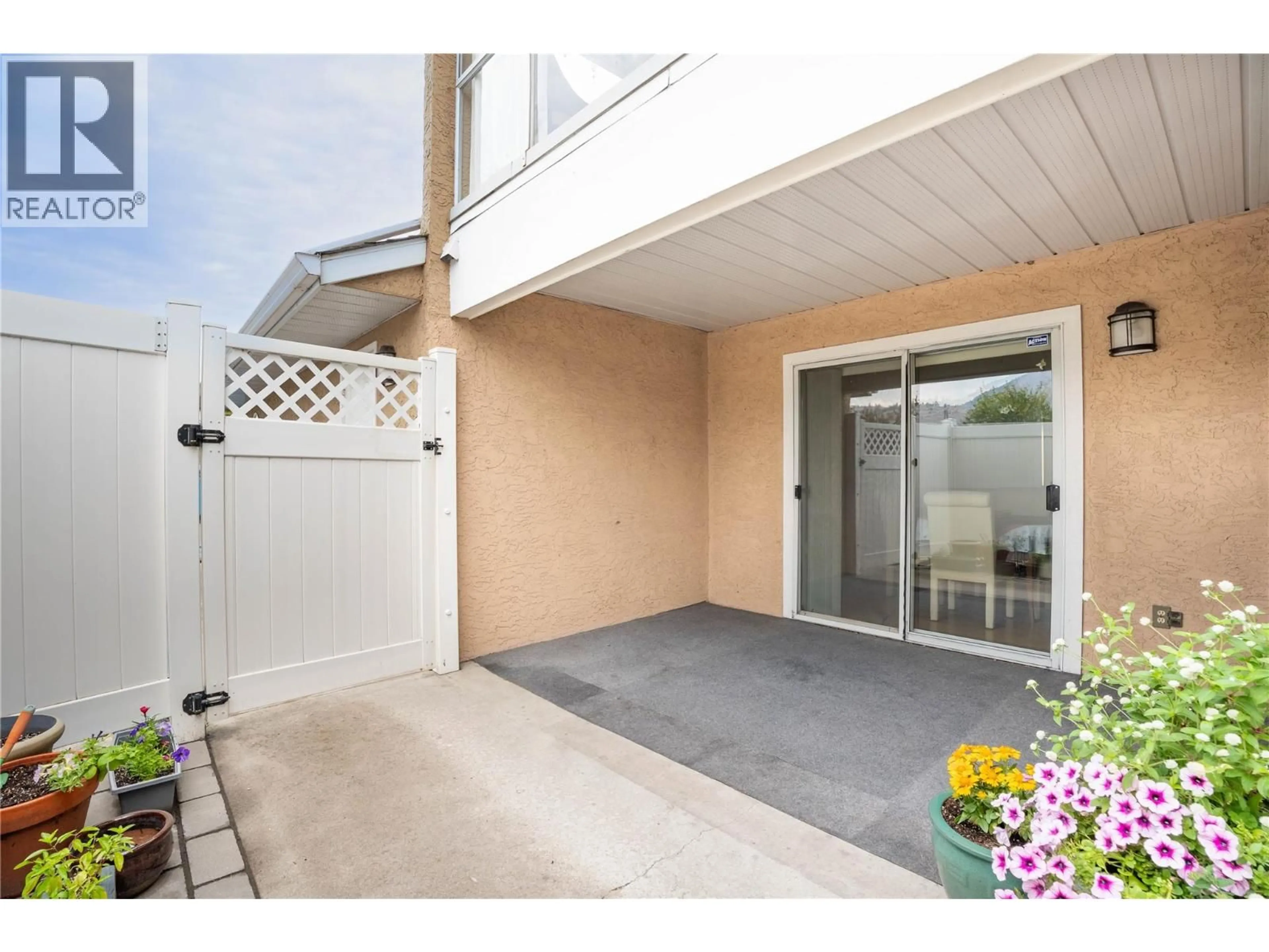 Patio, street for 105 - 320 BRANDON AVENUE, Penticton British Columbia V2A3S8