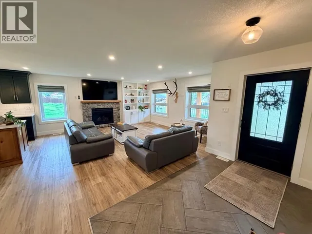 5308 49 STREET, Pouce Coupe 2