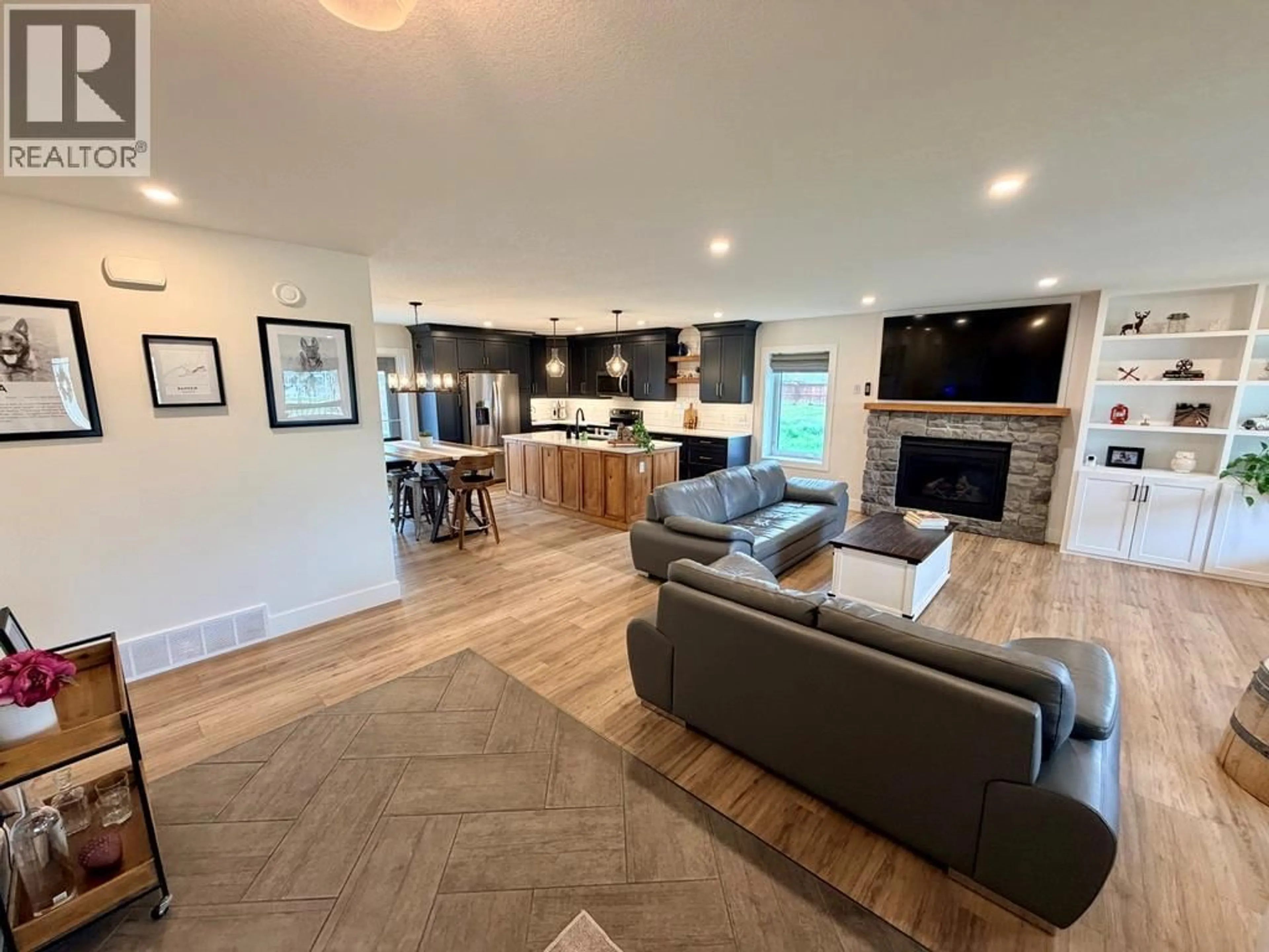Open concept kitchen, unknown for 5308 49 STREET, Pouce Coupe British Columbia V0C2C0