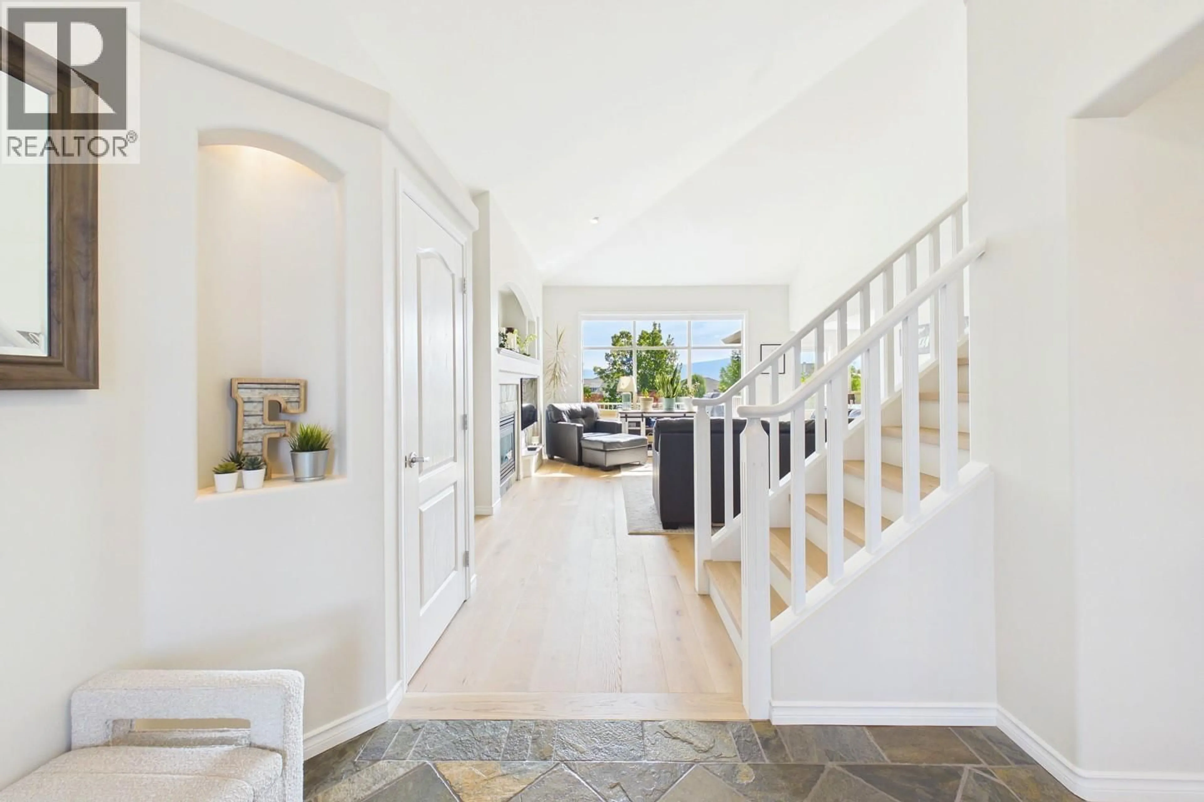 Indoor entryway for 3439 RIDGE BOULEVARD, West Kelowna British Columbia V4T2V6