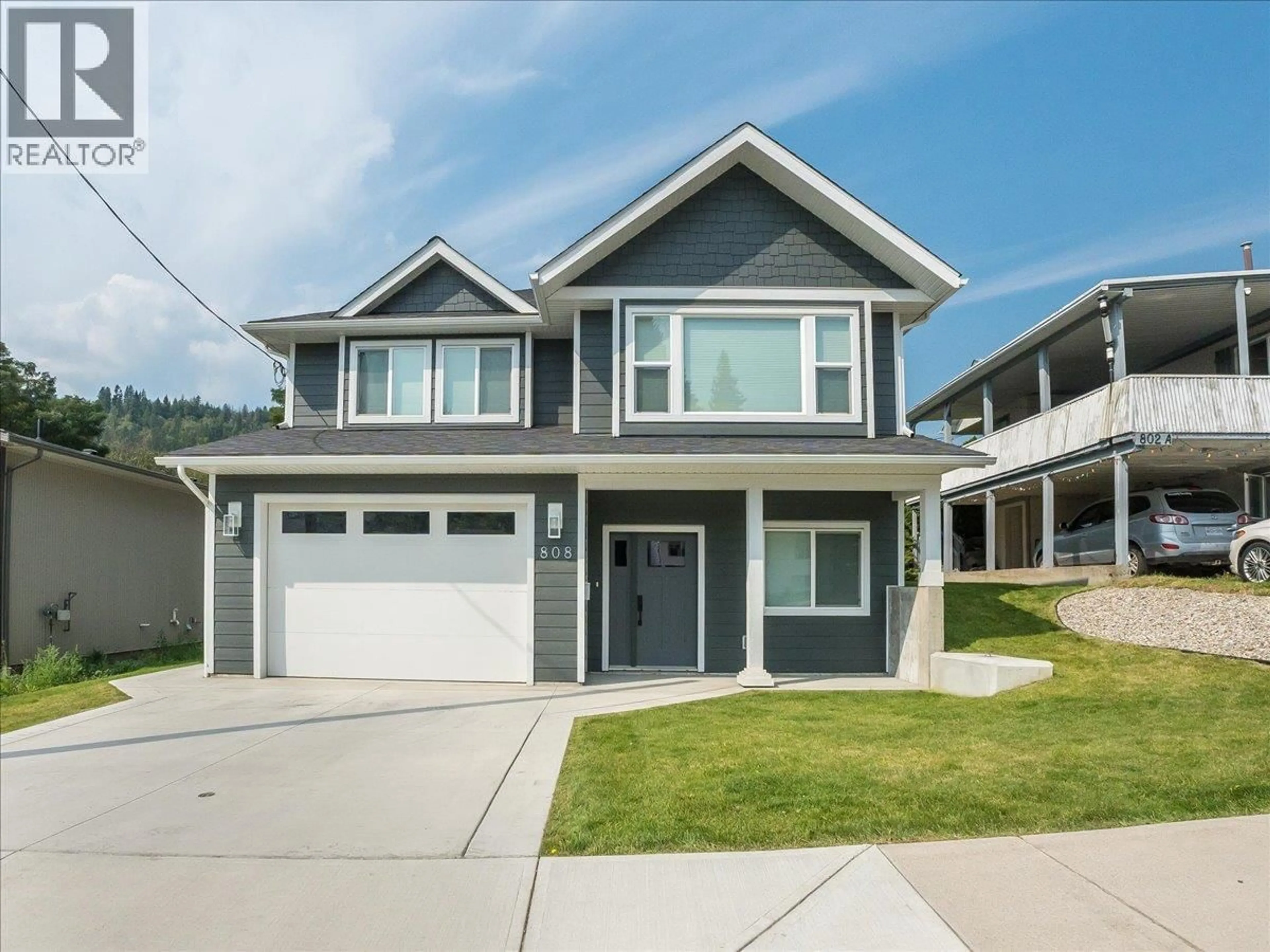 Home with vinyl exterior material, street for 808 7TH AVENUE, Castlegar British Columbia V1N1R9