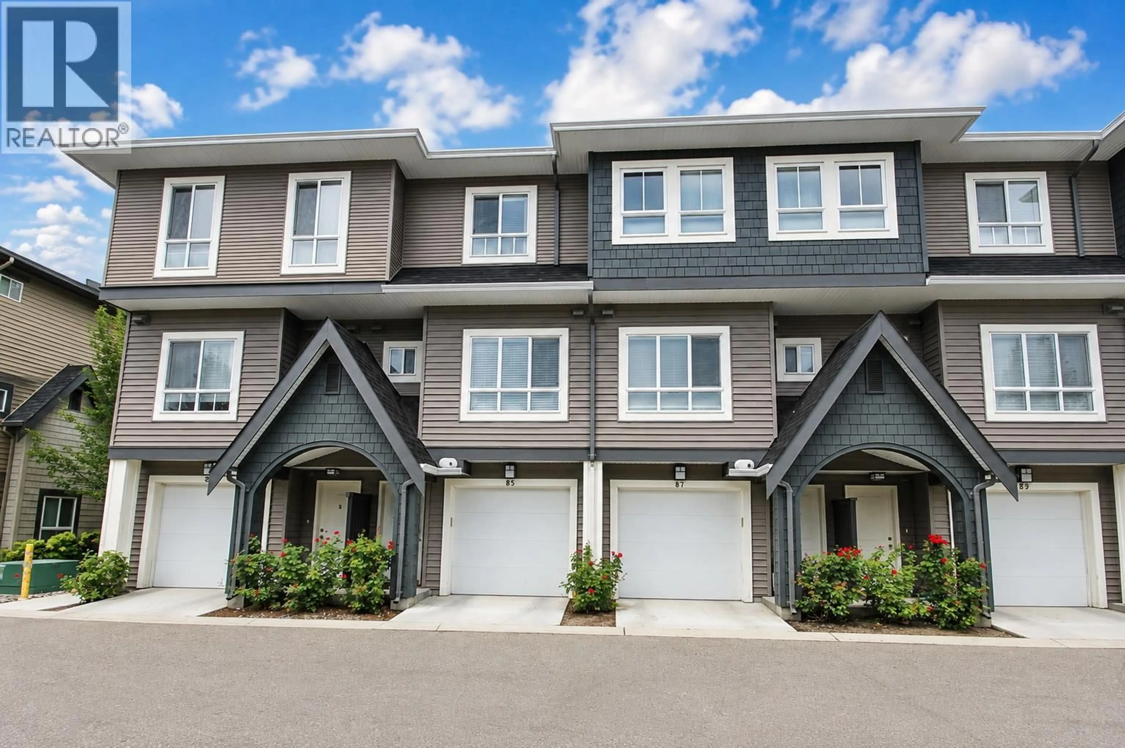 Home with vinyl exterior material, street for 85 - 680 OLD MEADOWS ROAD, Kelowna British Columbia V1W5L4