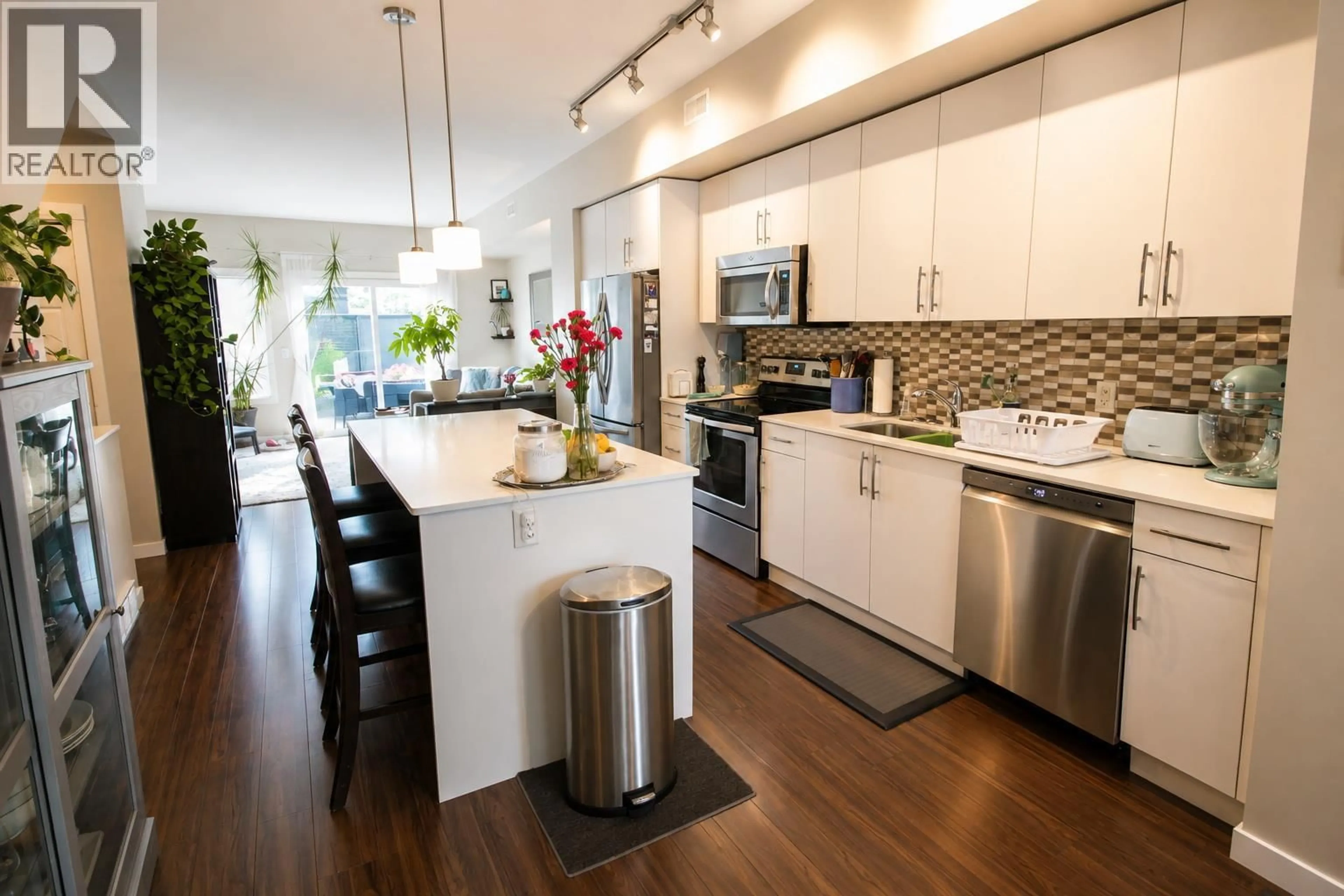 Open concept kitchen, wood/laminate floor for 85 - 680 OLD MEADOWS ROAD, Kelowna British Columbia V1W5L4