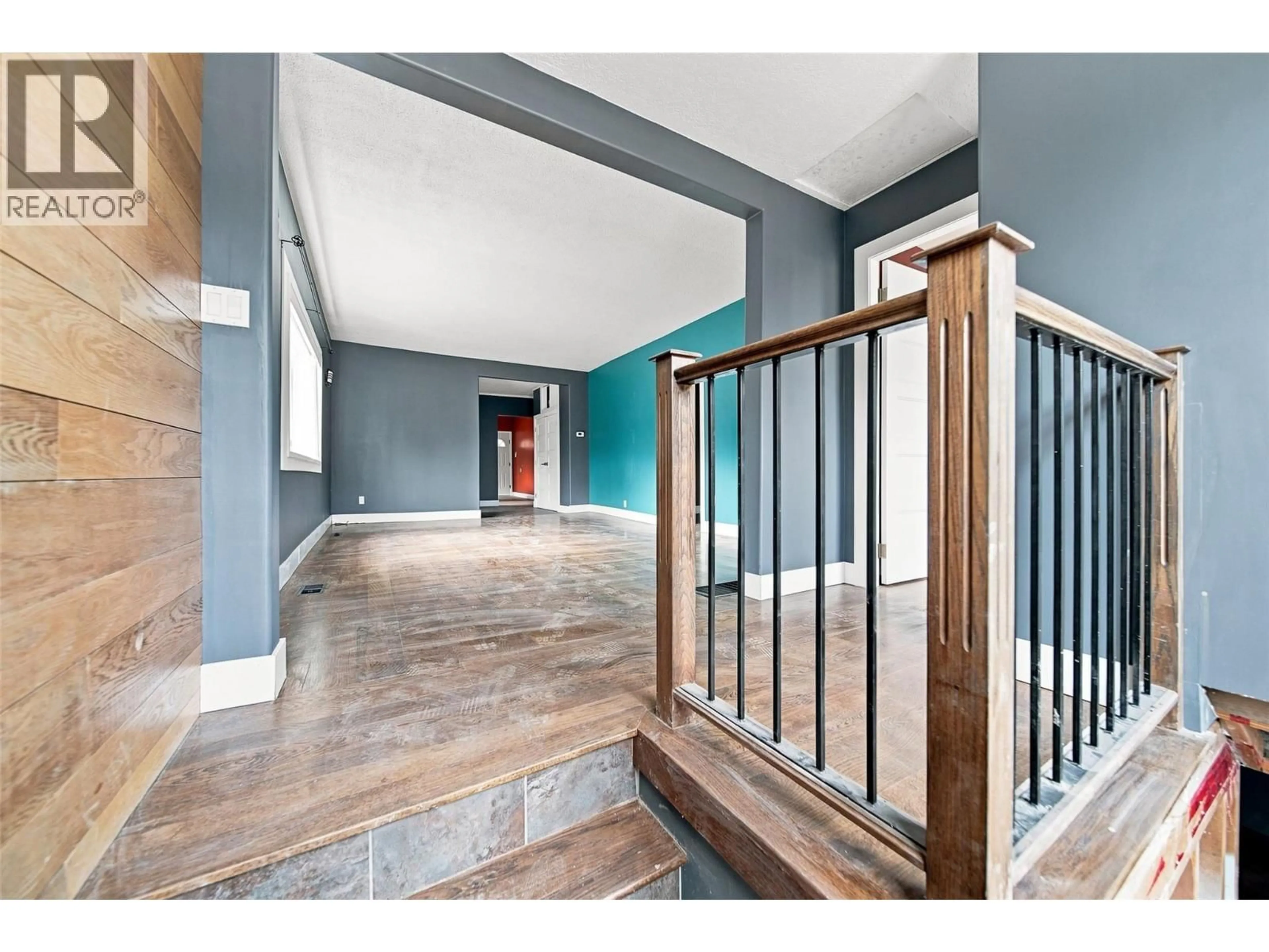 Indoor foyer for 1401 CHAPMAN STREET, Merritt British Columbia V1K1B8