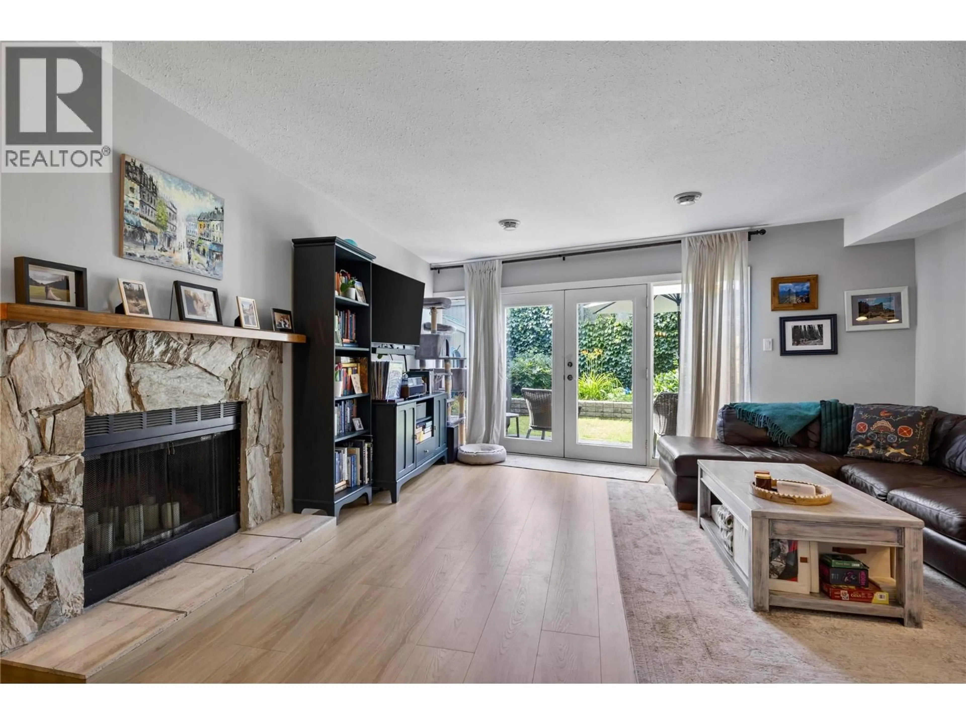 Living room with furniture, wood/laminate floor for 40 - 145 NICOLA STREET, Kamloops British Columbia V2C2P2