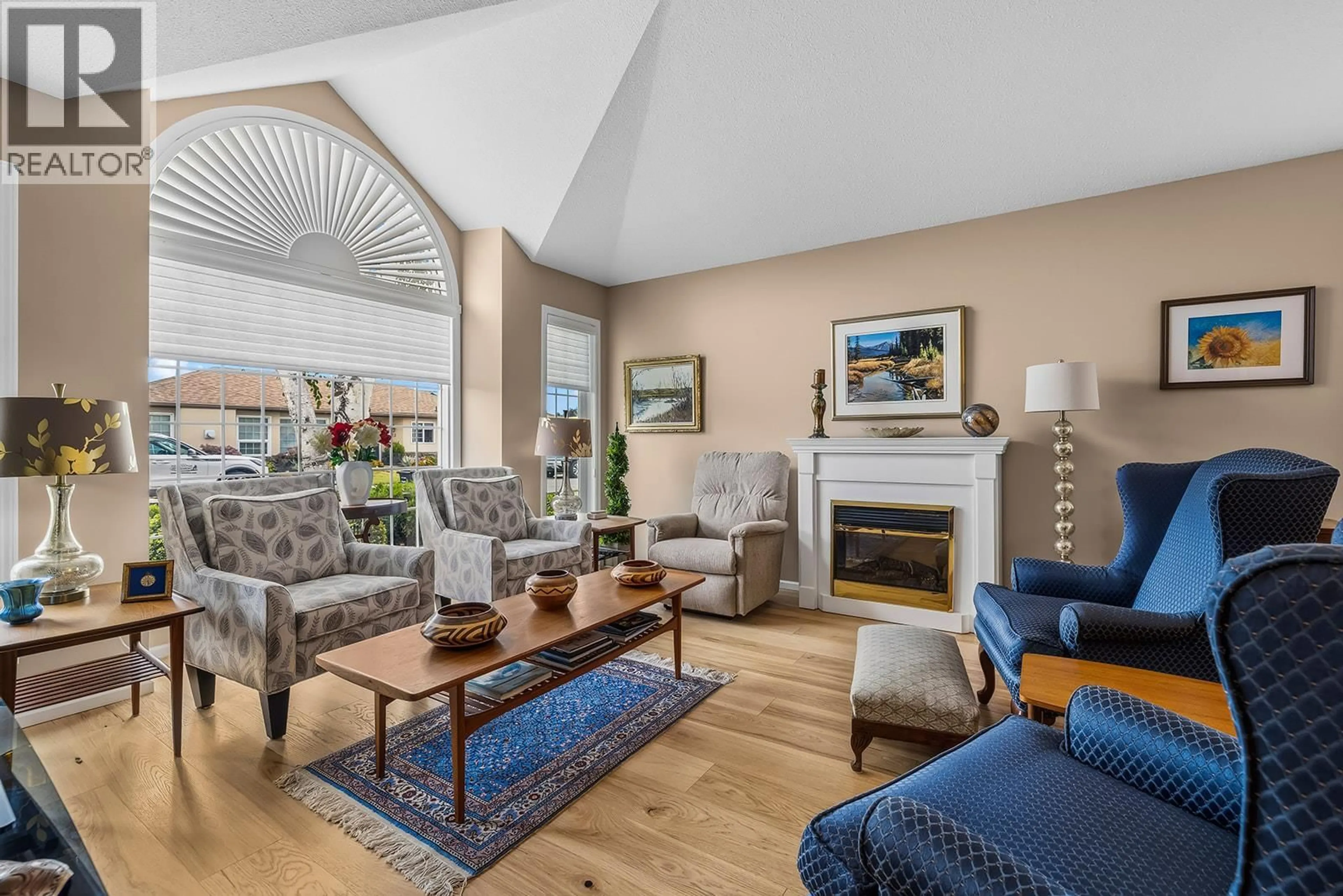 Living room with furniture, unknown for 17 - 1201 CAMERON AVENUE, Kelowna British Columbia V1W3R7