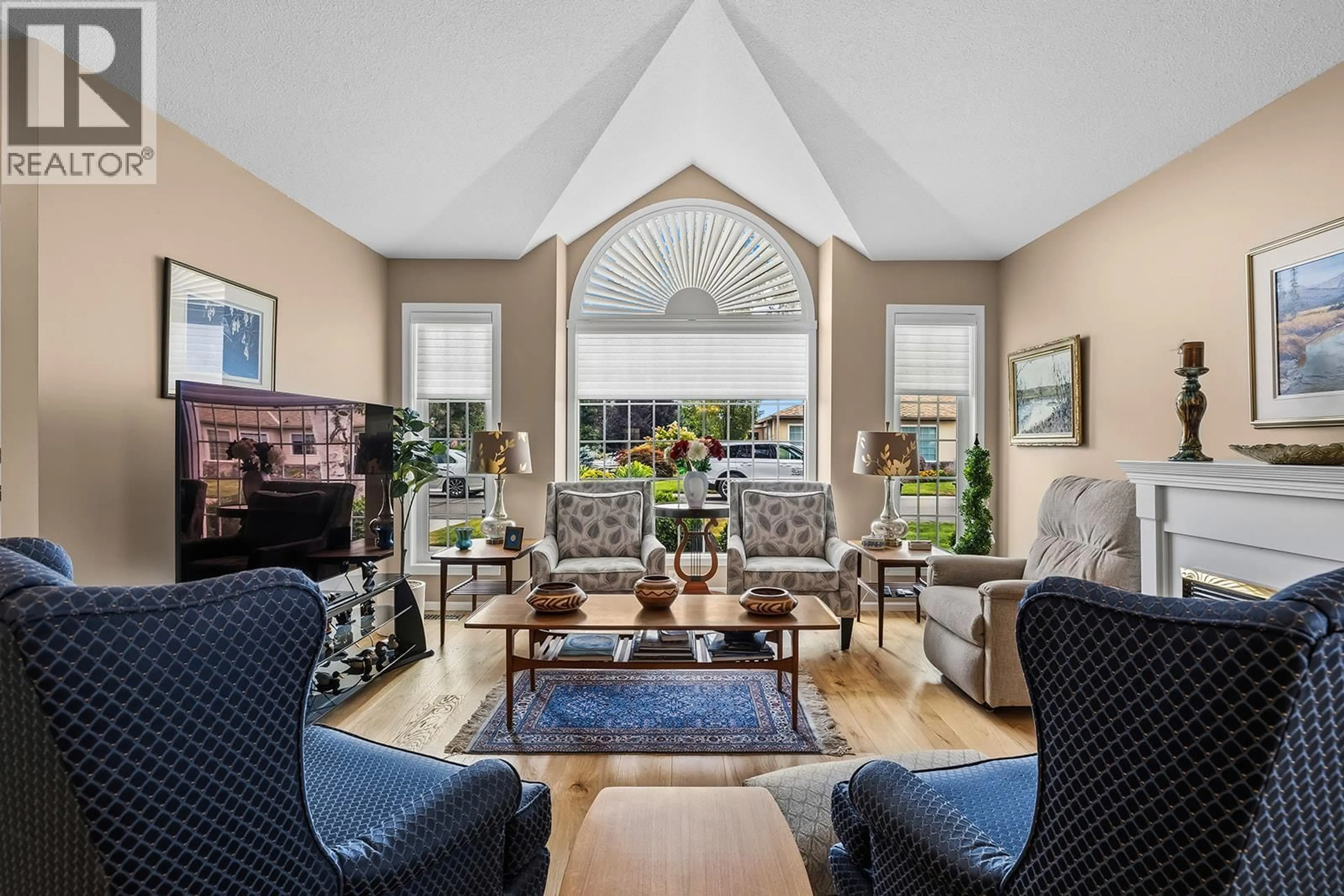 Living room with furniture, unknown for 17 - 1201 CAMERON AVENUE, Kelowna British Columbia V1W3R7