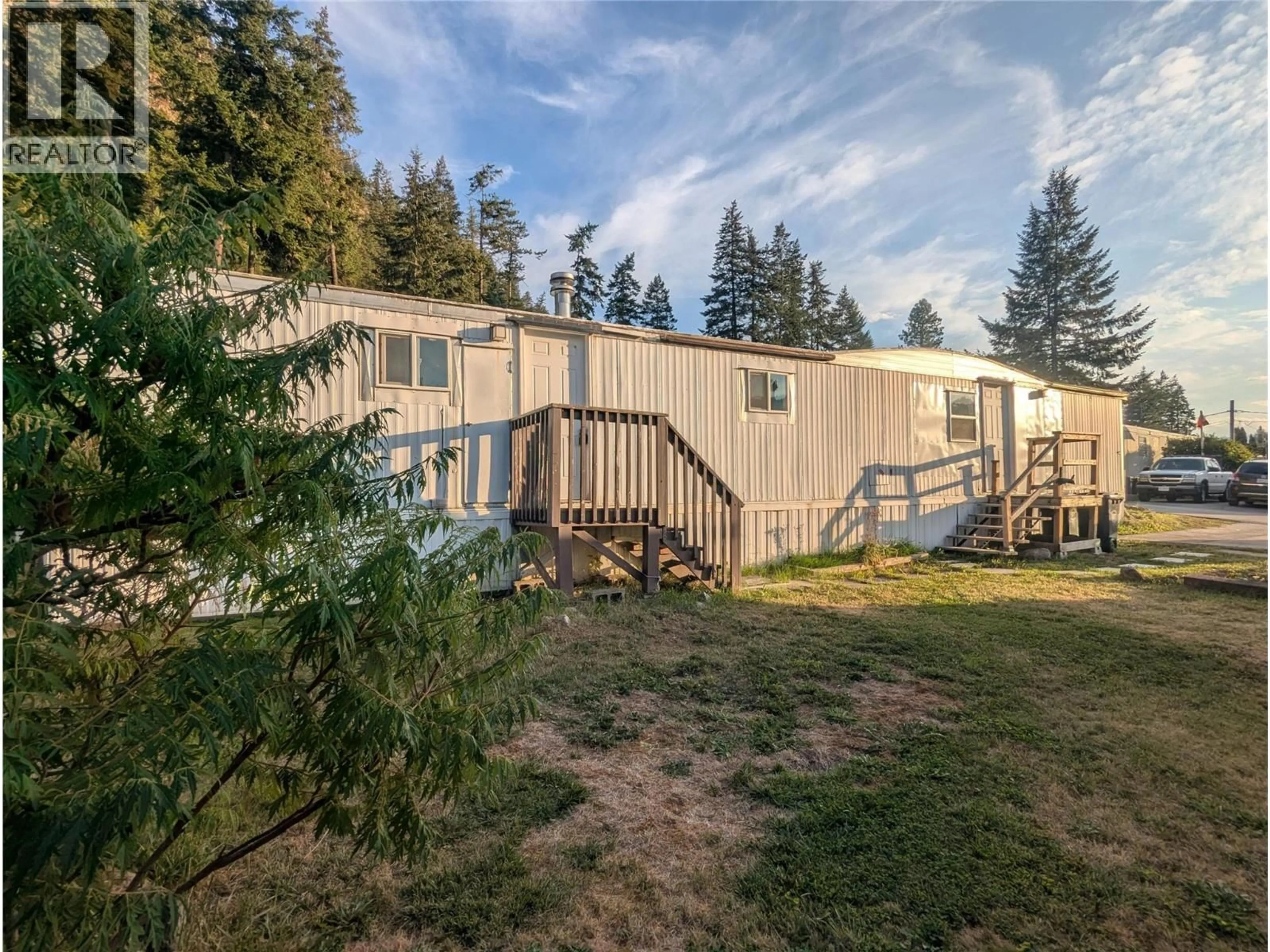 A pic from outside/outdoor area/front of a property/back of a property/a pic from drone, mountain view for 39 - 1214 OKANAGAN AVENUE, Chase British Columbia V0E1M0