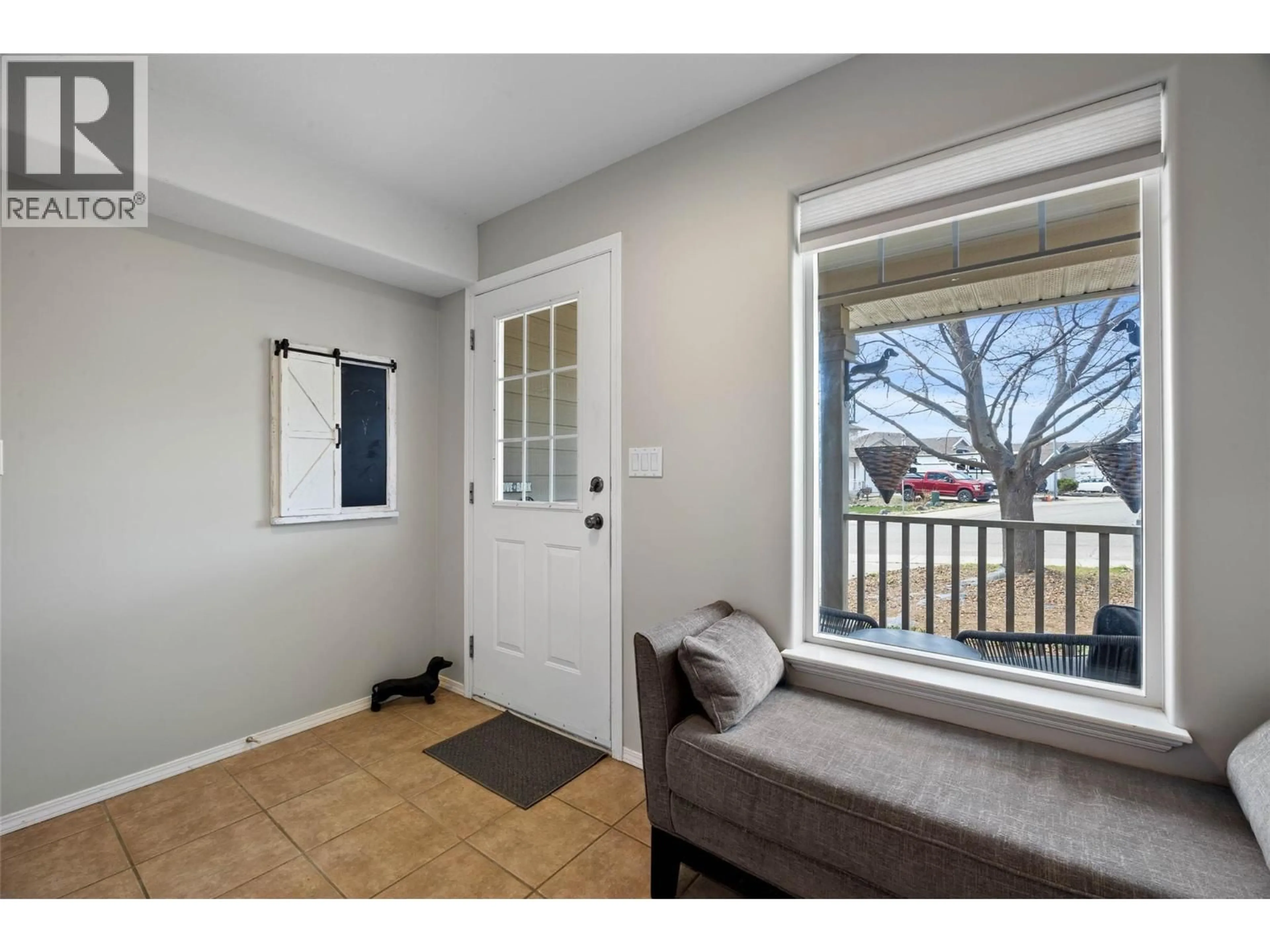 Indoor entryway for 1192 RAVEN DRIVE, Kamloops British Columbia V2B8P3