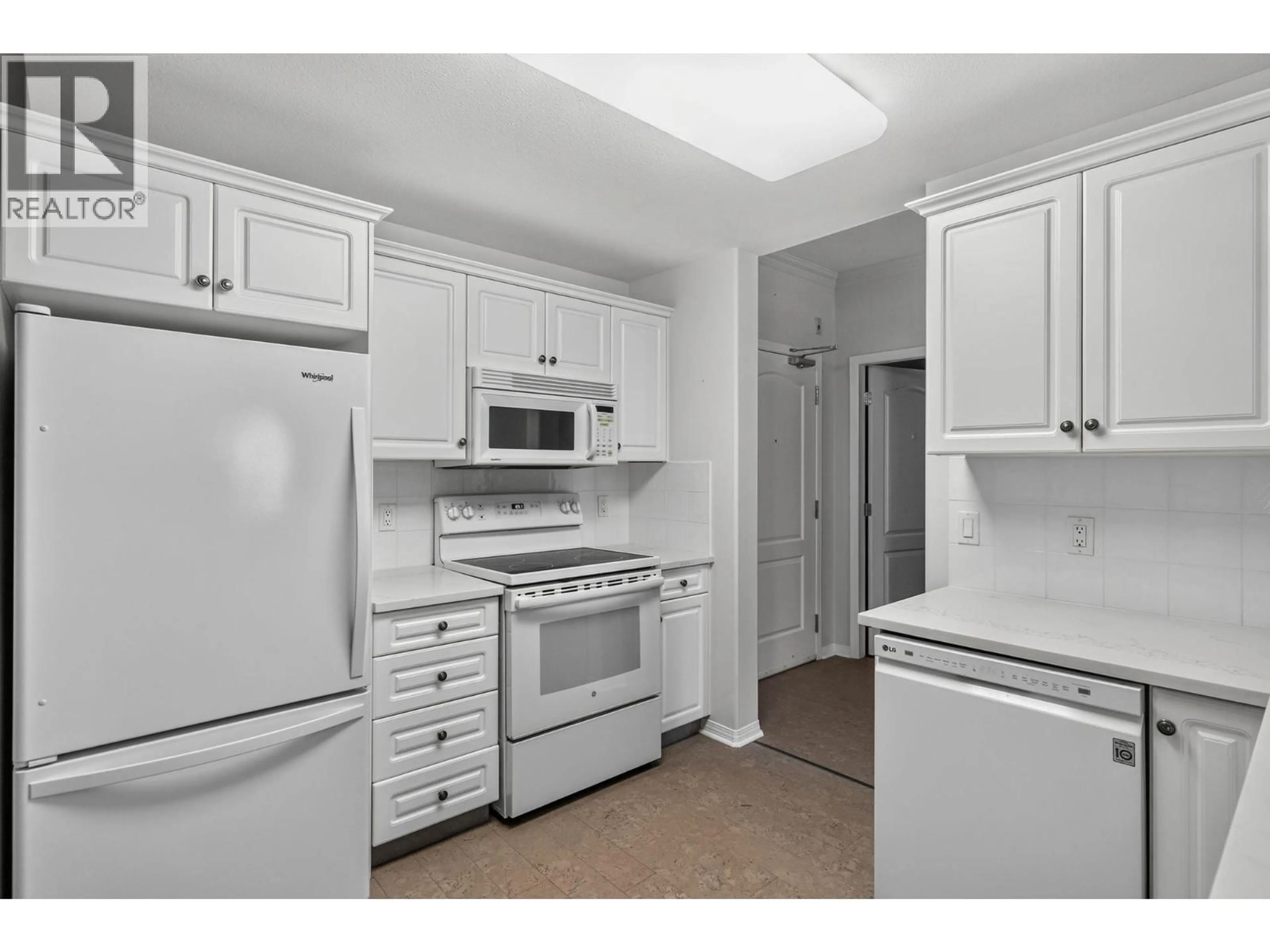 Standard kitchen, unknown for 214 - 1962 ENTERPRISE WAY, Kelowna British Columbia V1Y9S8