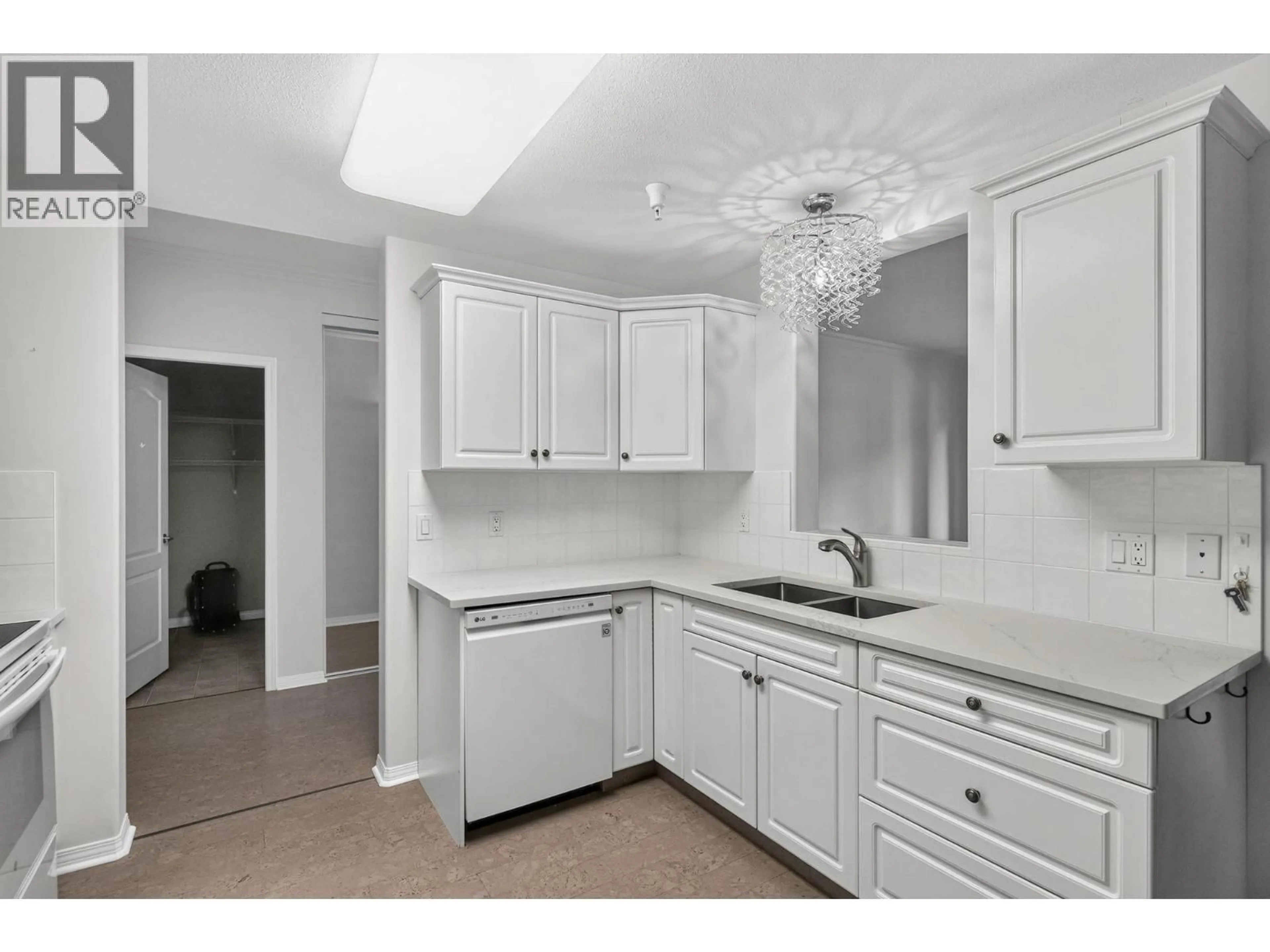 Standard kitchen, unknown for 214 - 1962 ENTERPRISE WAY, Kelowna British Columbia V1Y9S8