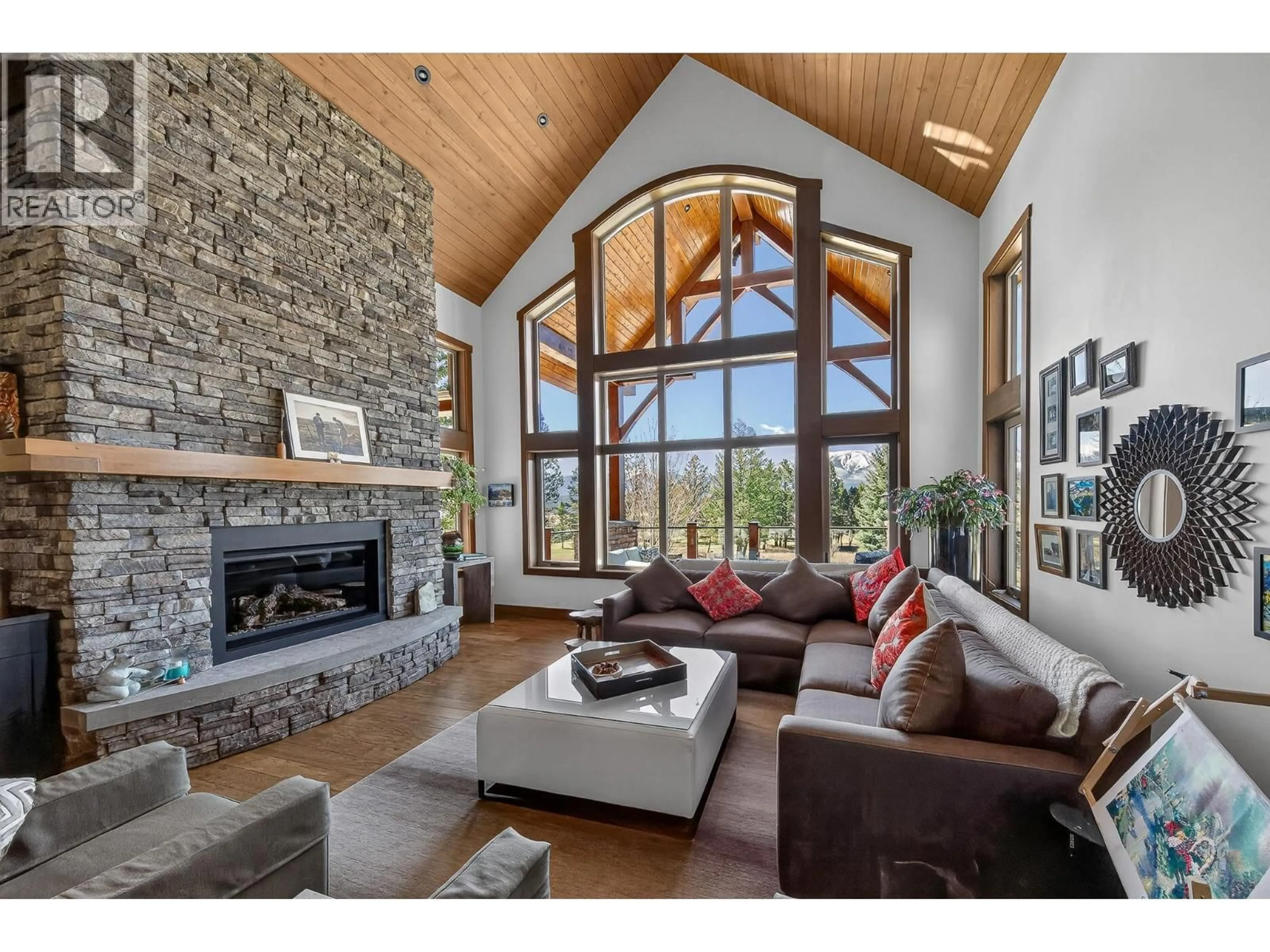 Living room with furniture, unknown for 7540 SPRINGS TERRACE, Radium Hot Springs British Columbia V0A1M0