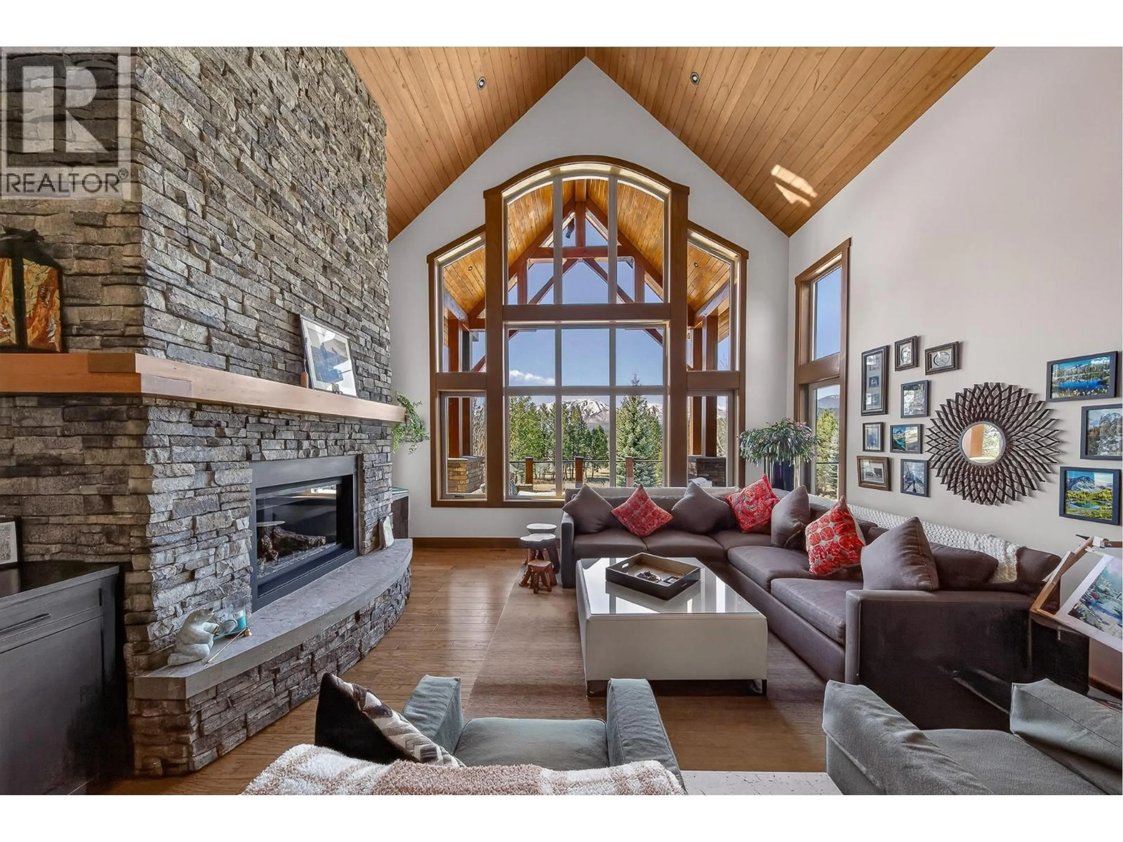 Living room with furniture, unknown for 7540 SPRINGS TERRACE, Radium Hot Springs British Columbia V0A1M0