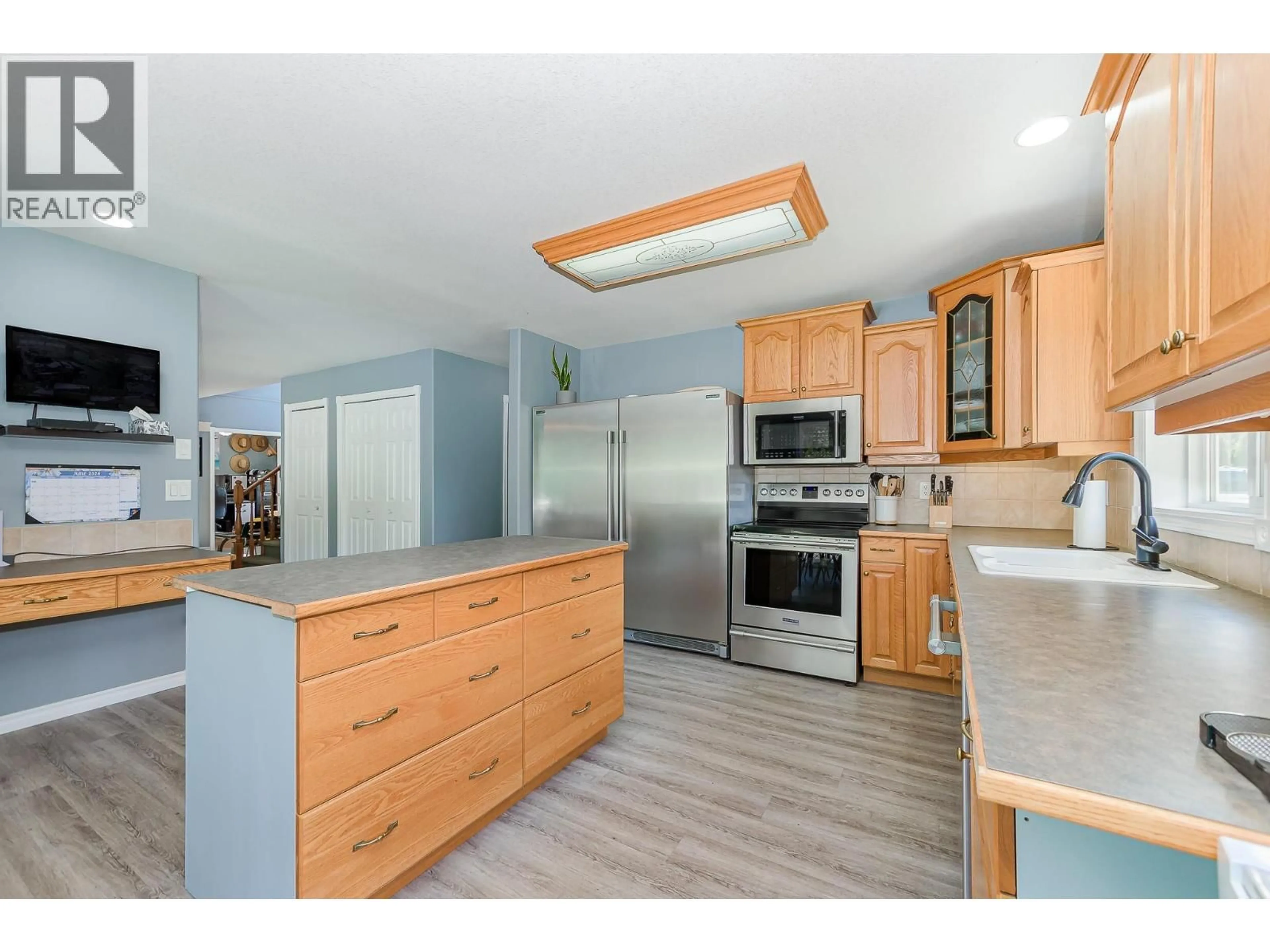 Open concept kitchen, unknown for 160 CARLIN STREET, Grindrod British Columbia V0E1Y0