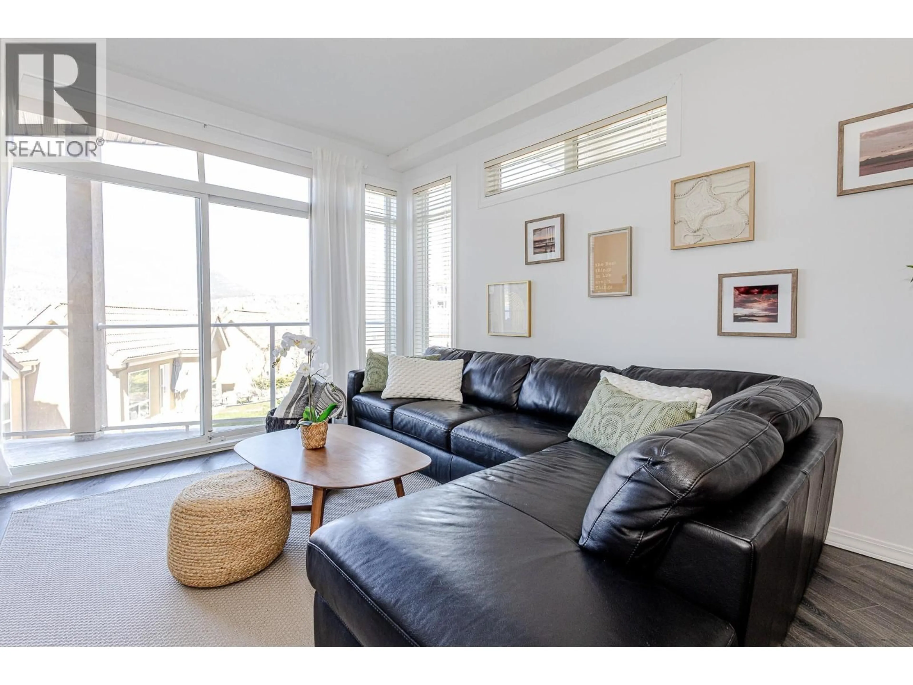 Living room with furniture, wood/laminate floor for 427 - 1088 SUNSET DRIVE, Kelowna British Columbia V1Y9W1