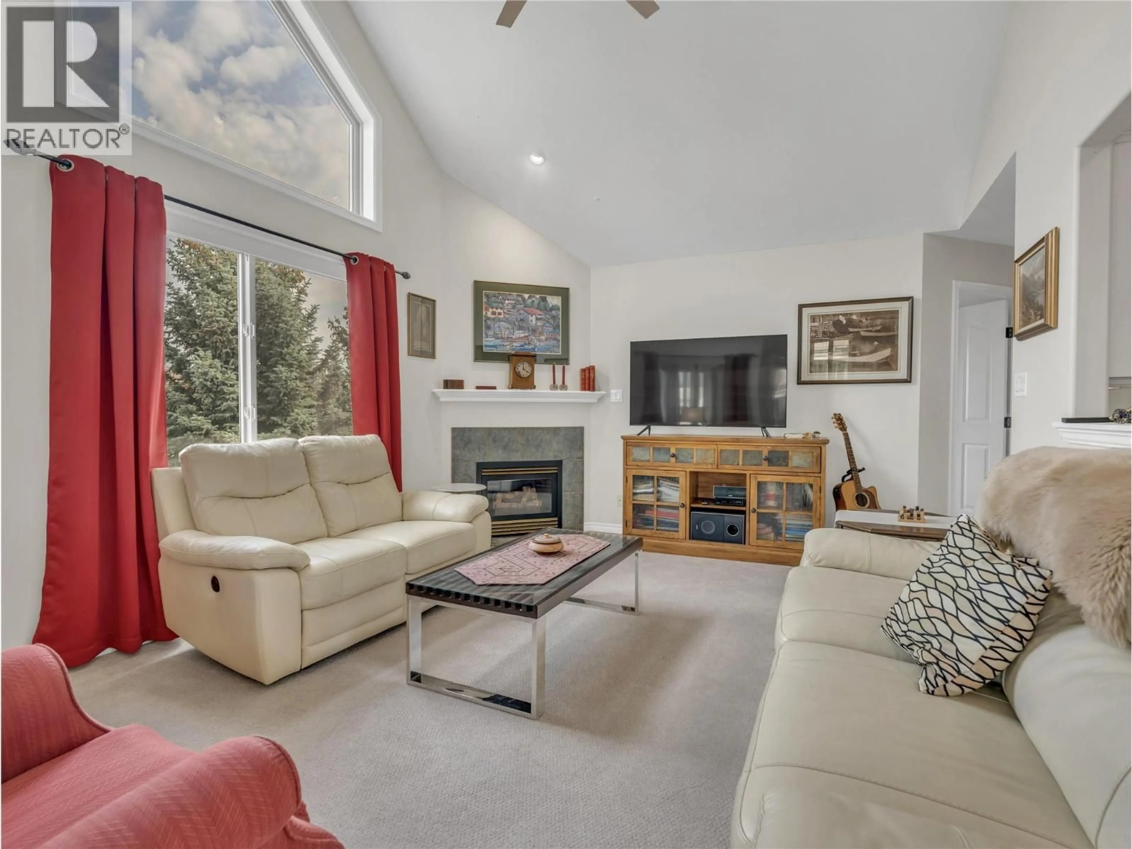 Living room with furniture, unknown for 307 - 8416 JUBILEE ROAD, Summerland British Columbia V0H1Z5