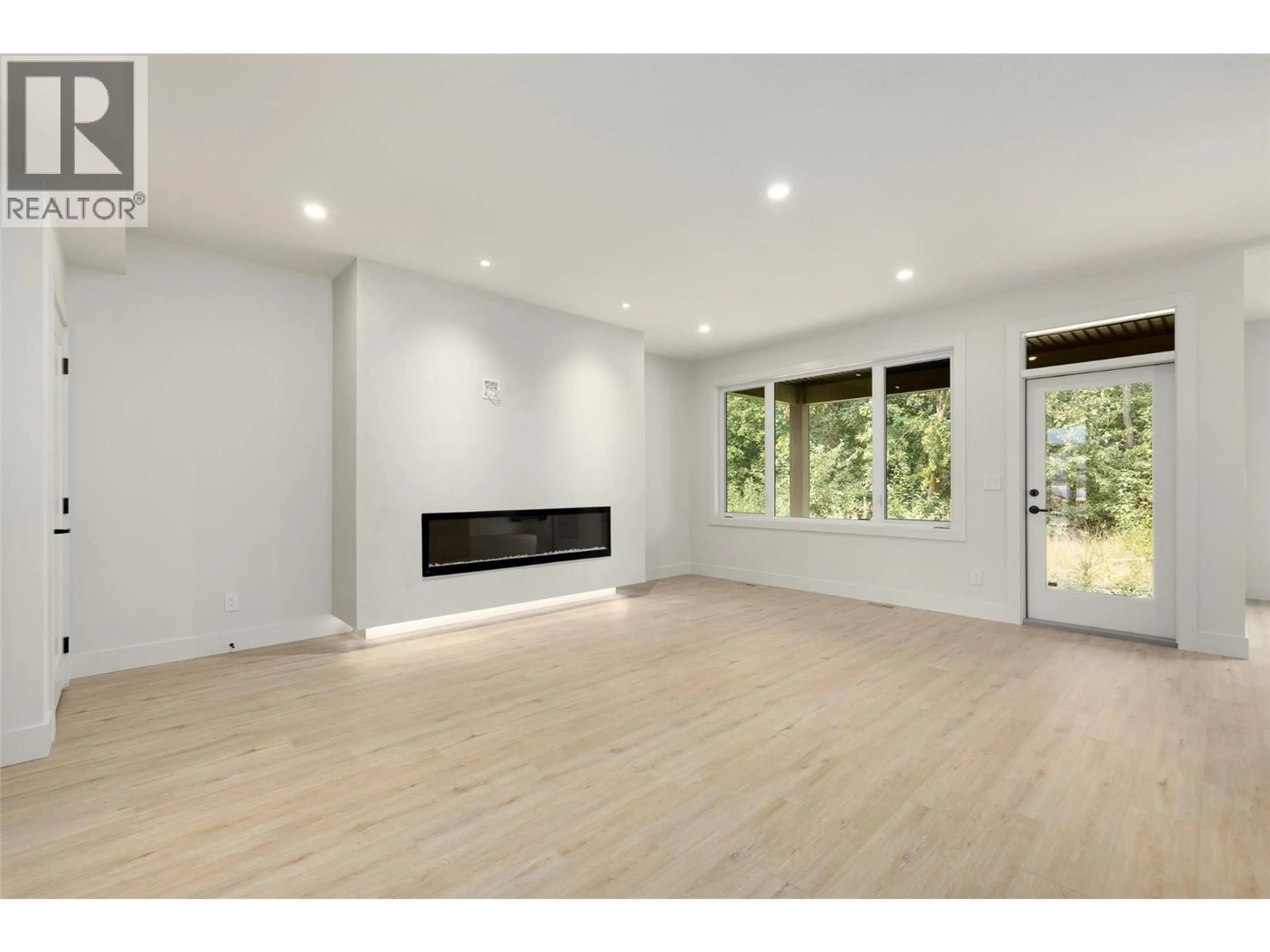 A pic of a room for 908 BULL CRESCENT, Kelowna British Columbia V1W4N2