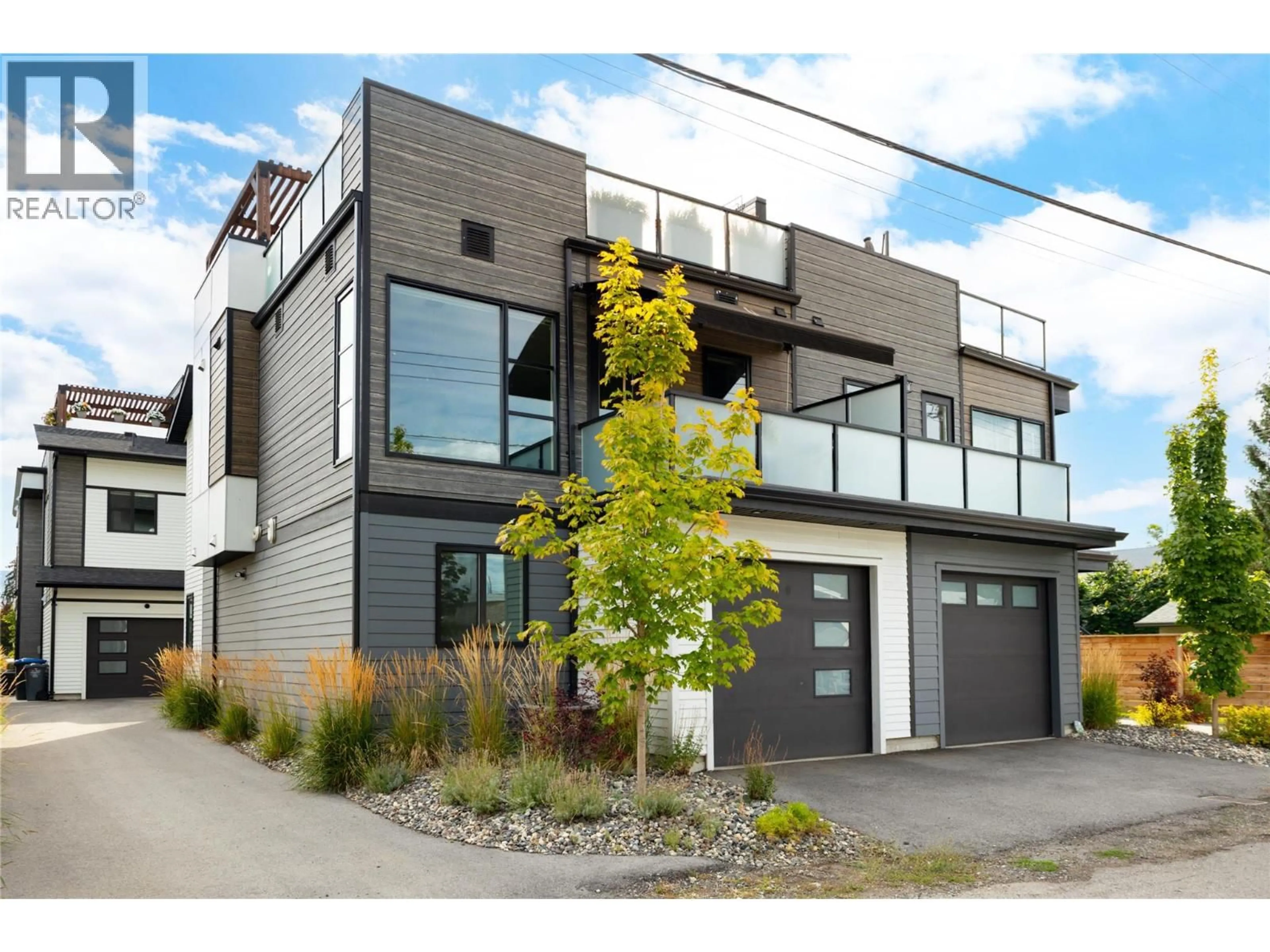 Home with brick exterior material, street for 798 WARDLAW AVENUE, Kelowna British Columbia V1Y5B9