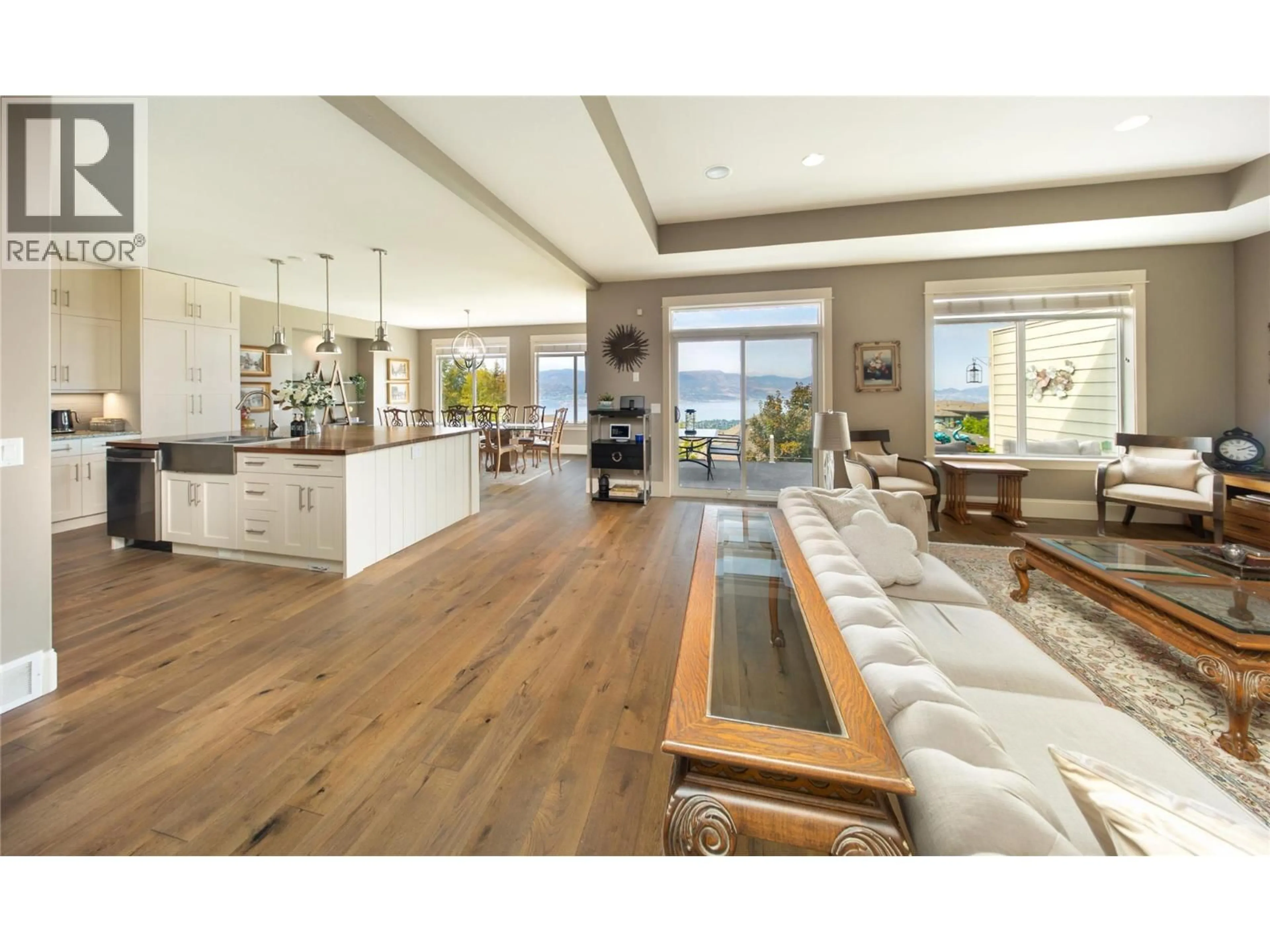 Open concept kitchen, wood/laminate floor for 856 HEWETSON AVENUE, Kelowna British Columbia V1W5C9