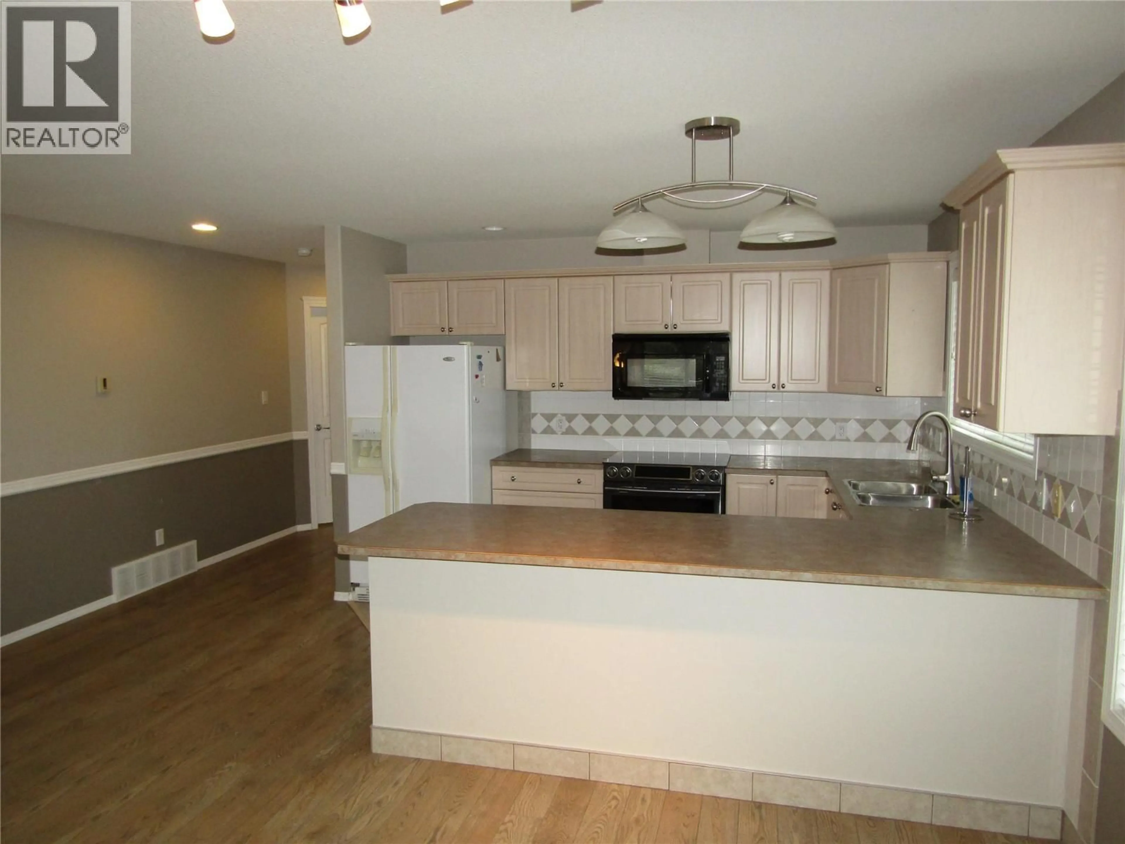 Open concept kitchen, unknown for #5 - 707 76TH AVENUE, Grand Forks British Columbia V0H1H0