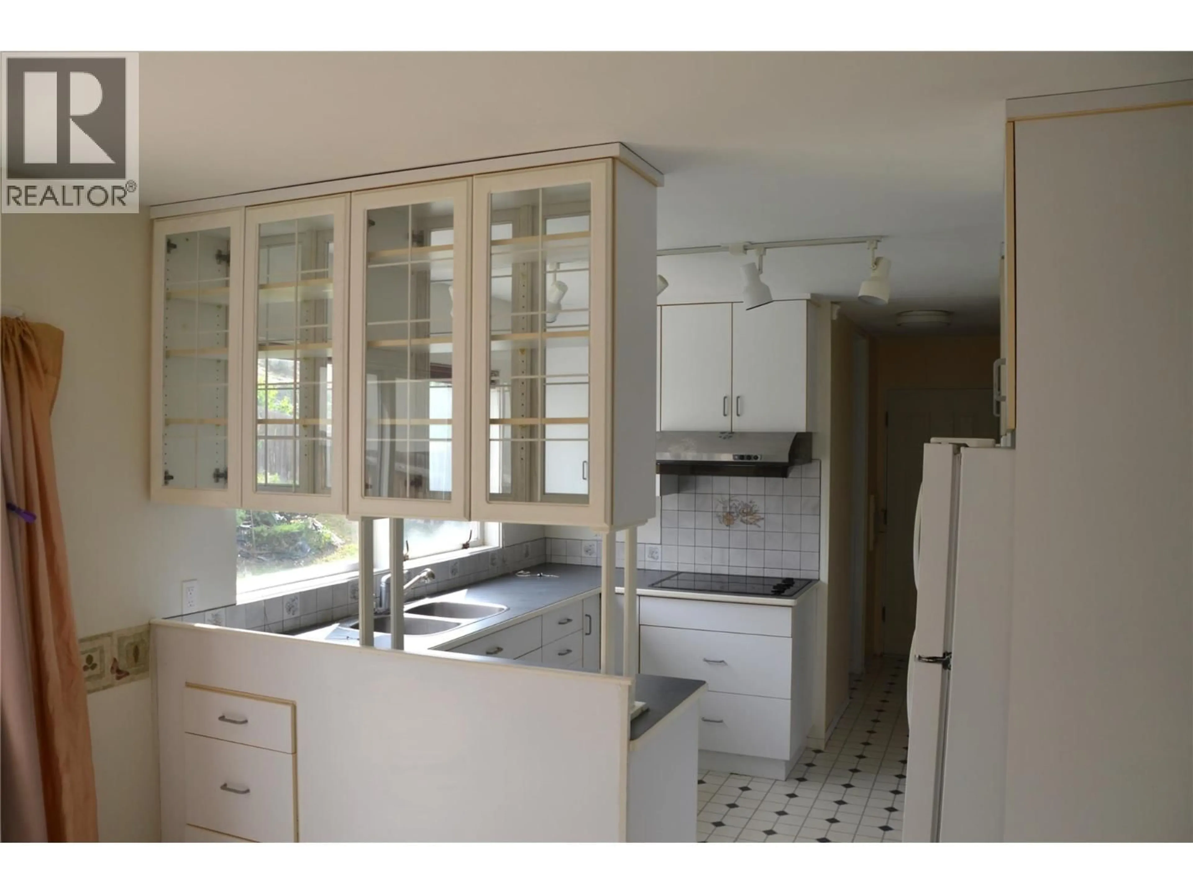 Standard kitchen, unknown for 507 STRATHCONA TERRACE, Kamloops British Columbia V2C1C2