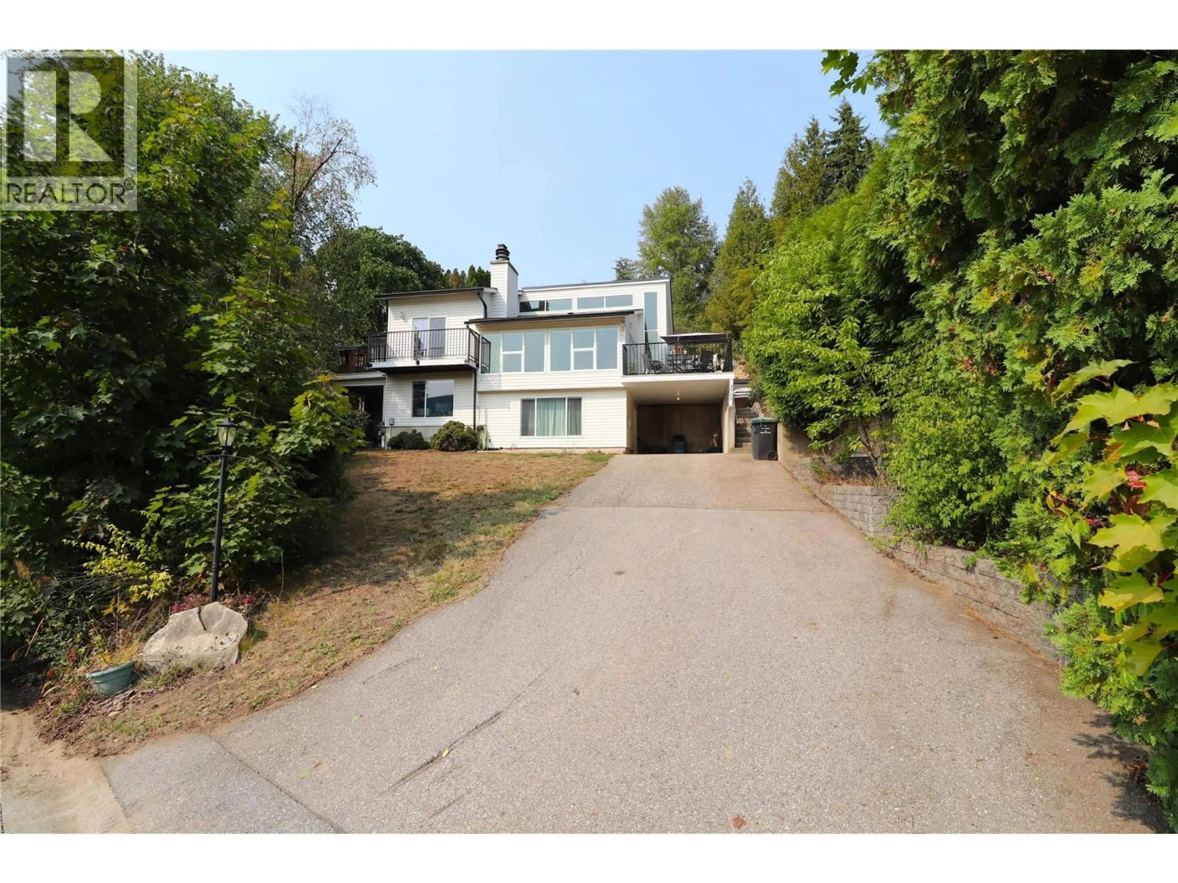 A pic from outside/outdoor area/front of a property/back of a property/a pic from drone, street for 3702 9TH AVENUE, Castlegar British Columbia V1N3T2