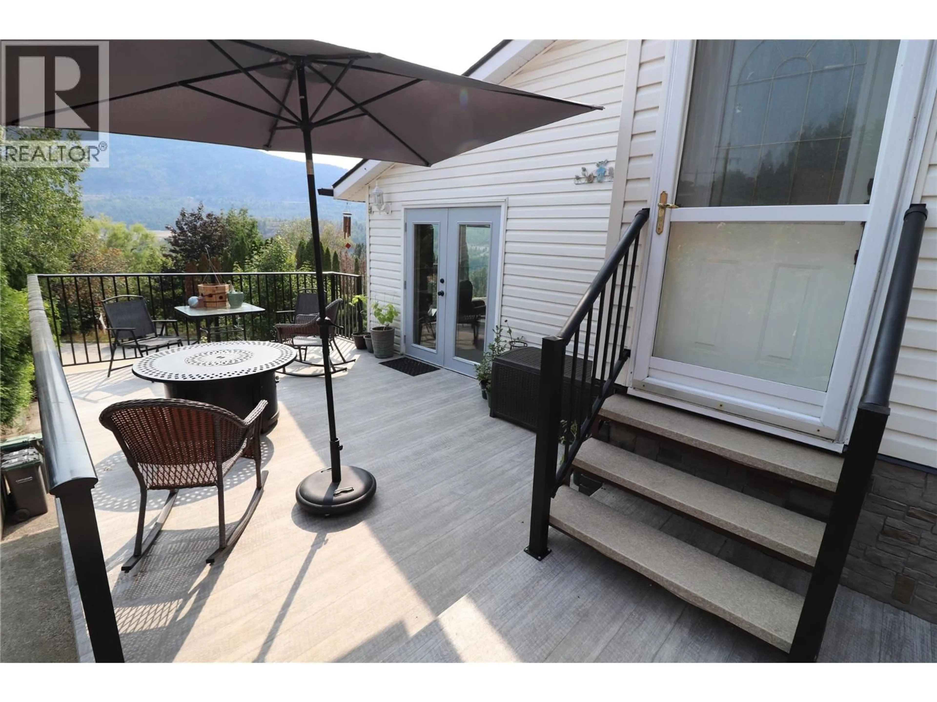 Patio, mountain view for 3702 9TH AVENUE, Castlegar British Columbia V1N3T2
