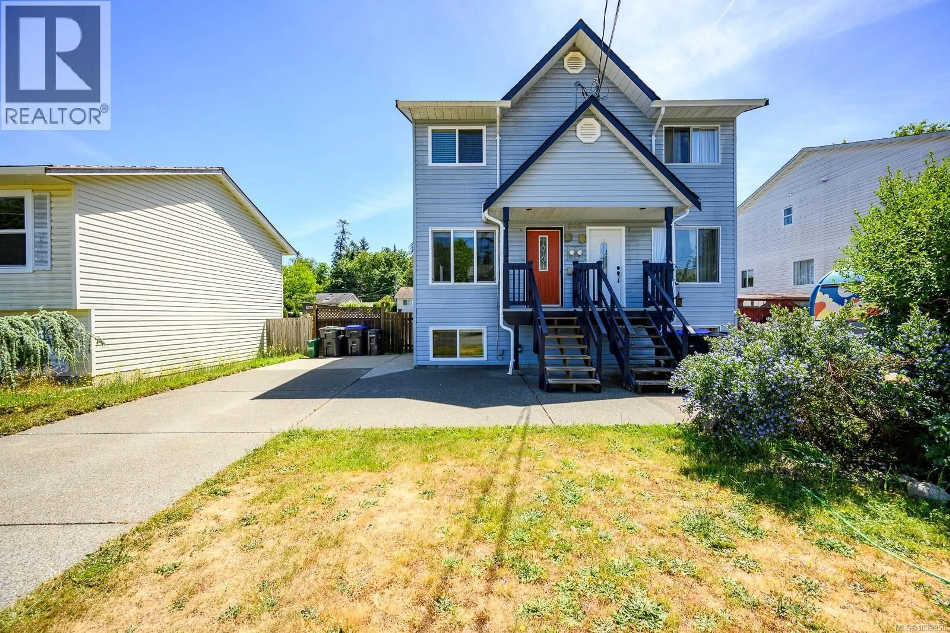 Home with vinyl exterior material, street for A - 222 MITCHELL PLACE, Courtenay British Columbia V9N8R8