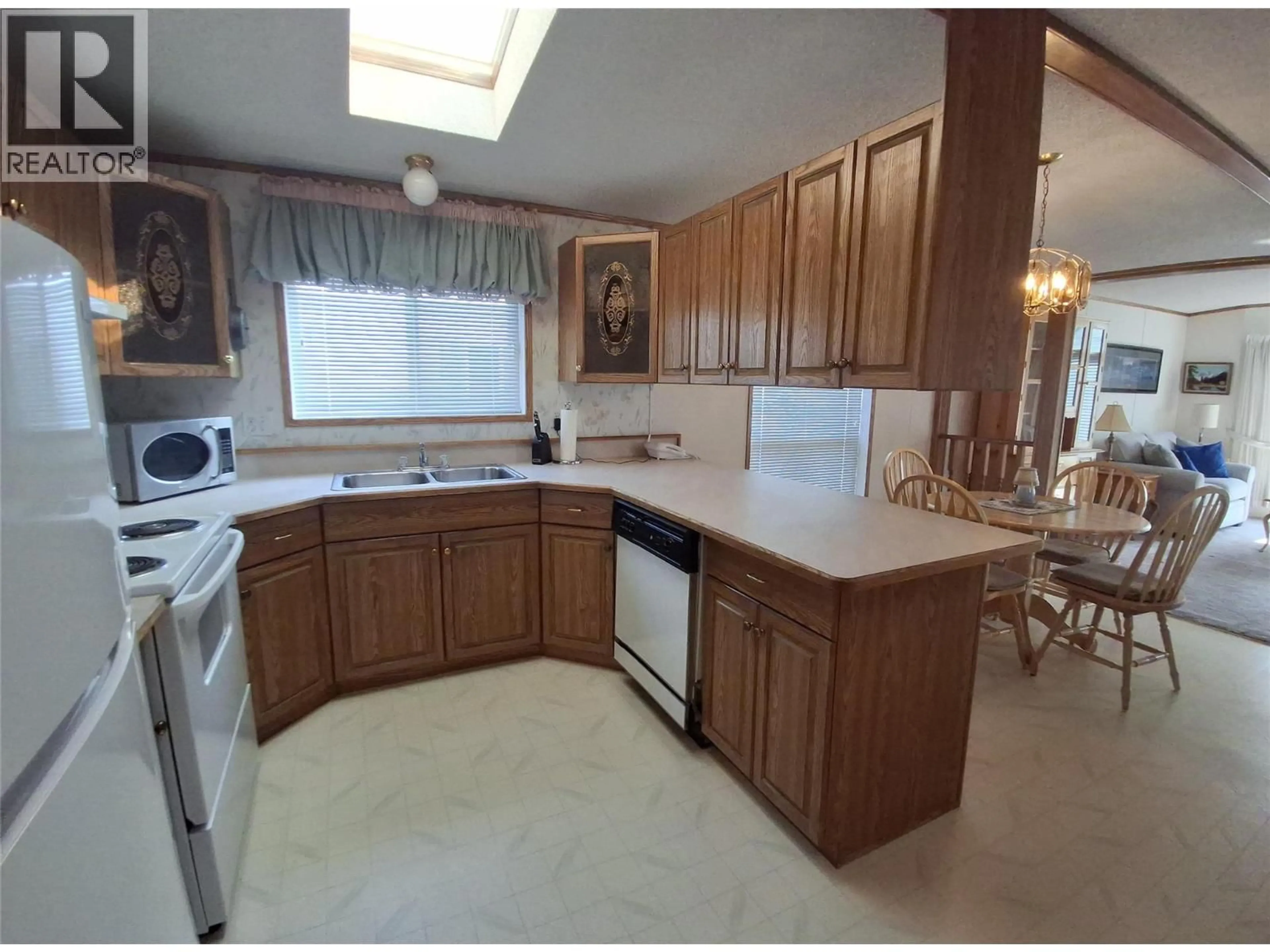 Standard kitchen, ceramic/tile floor for 28 - 161 SHUSWAP AVENUE, Chase British Columbia V0E1M0