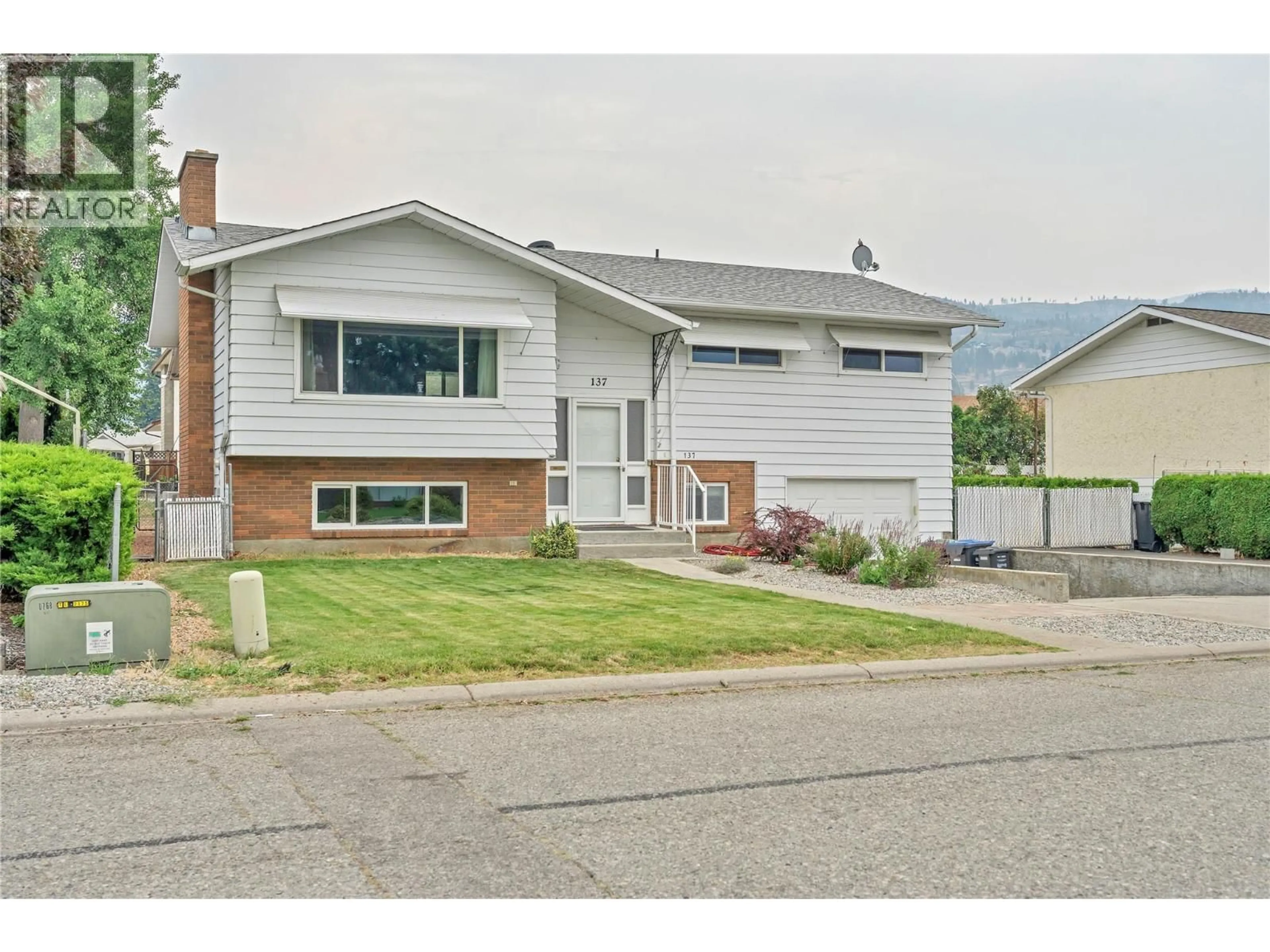 Home with vinyl exterior material, street for 137 MURRAY DRIVE, Penticton British Columbia V2A6W7
