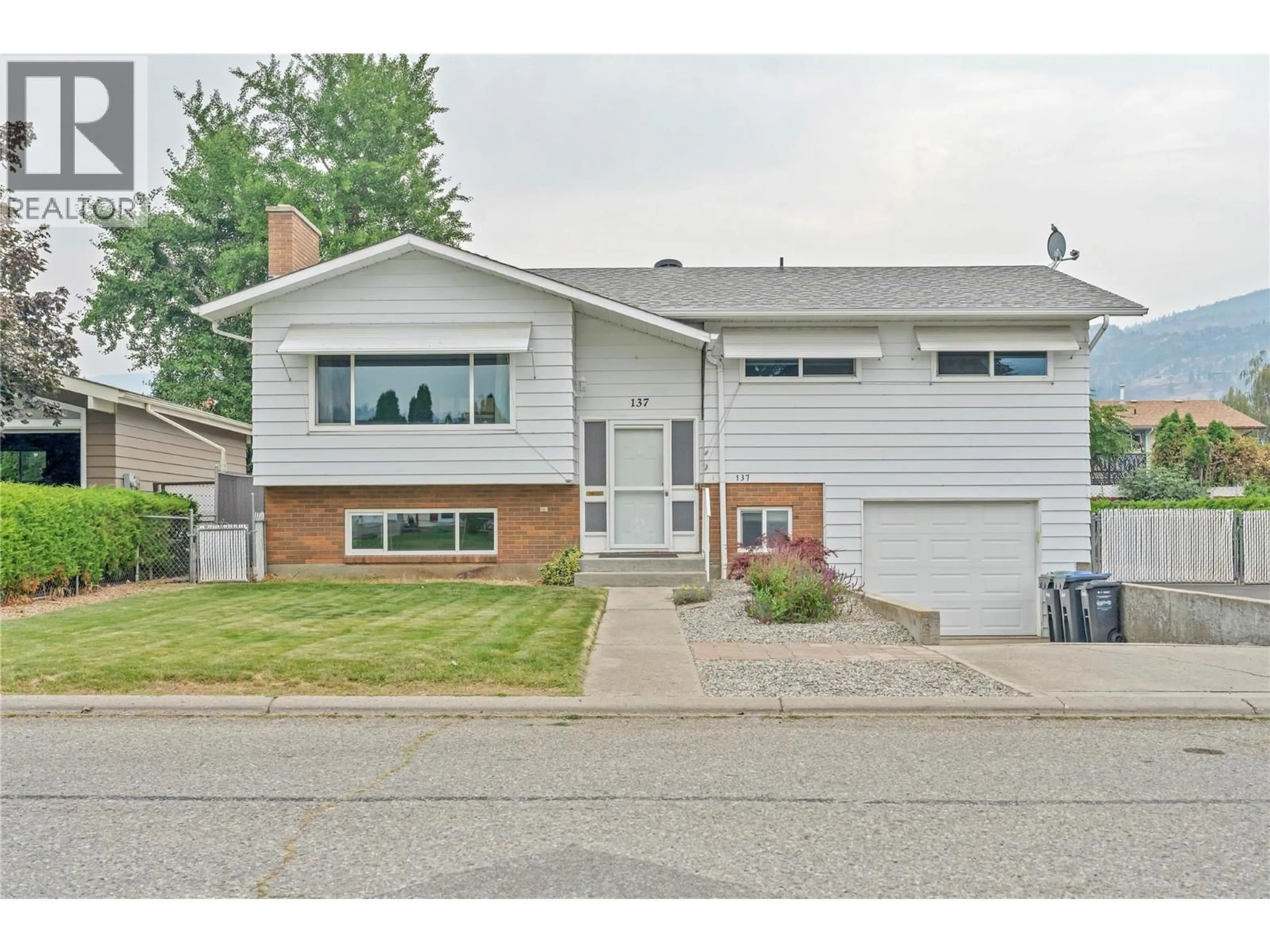 Home with vinyl exterior material, street for 137 MURRAY DRIVE, Penticton British Columbia V2A6W7
