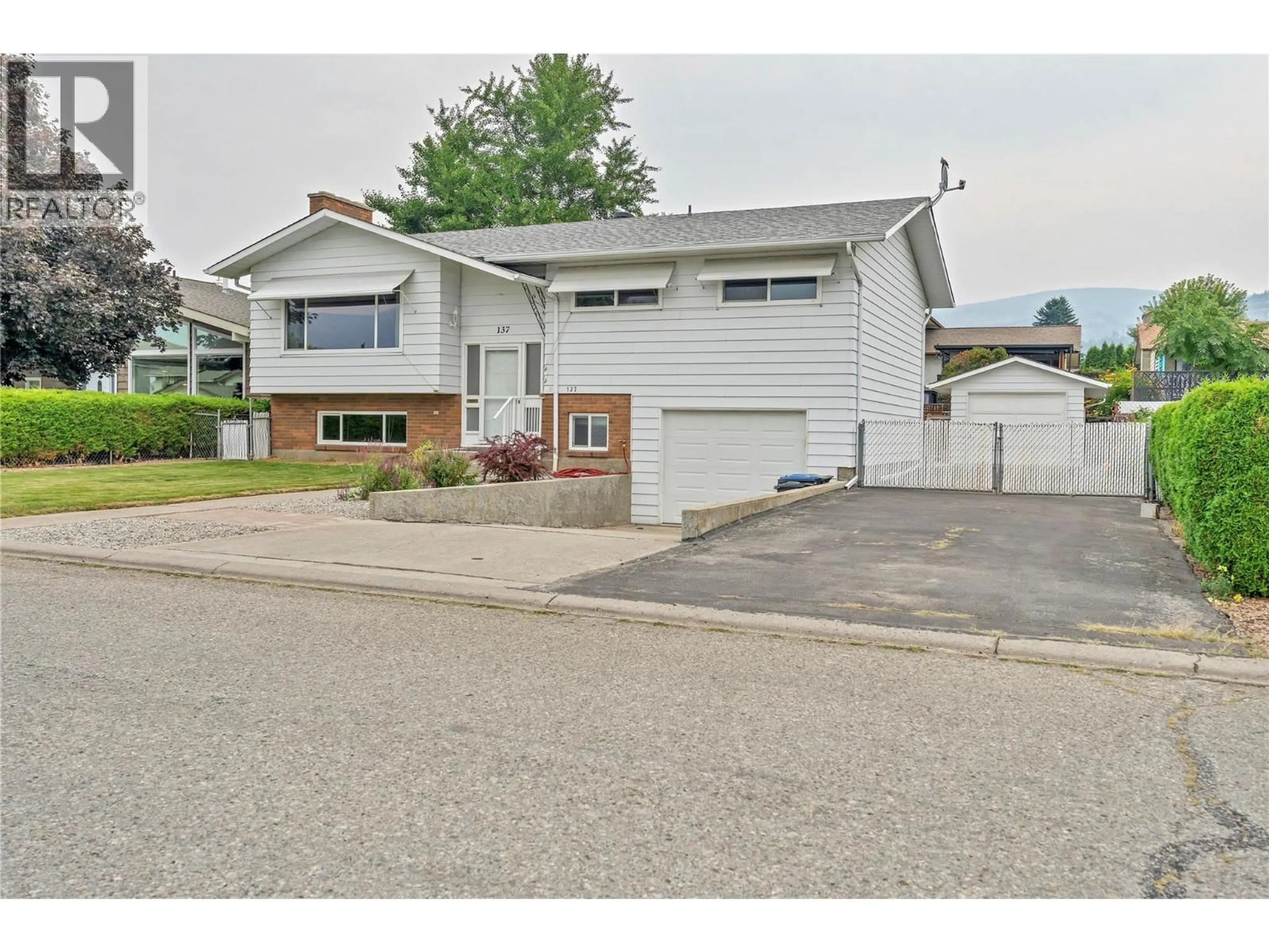 Home with vinyl exterior material, street for 137 MURRAY DRIVE, Penticton British Columbia V2A6W7