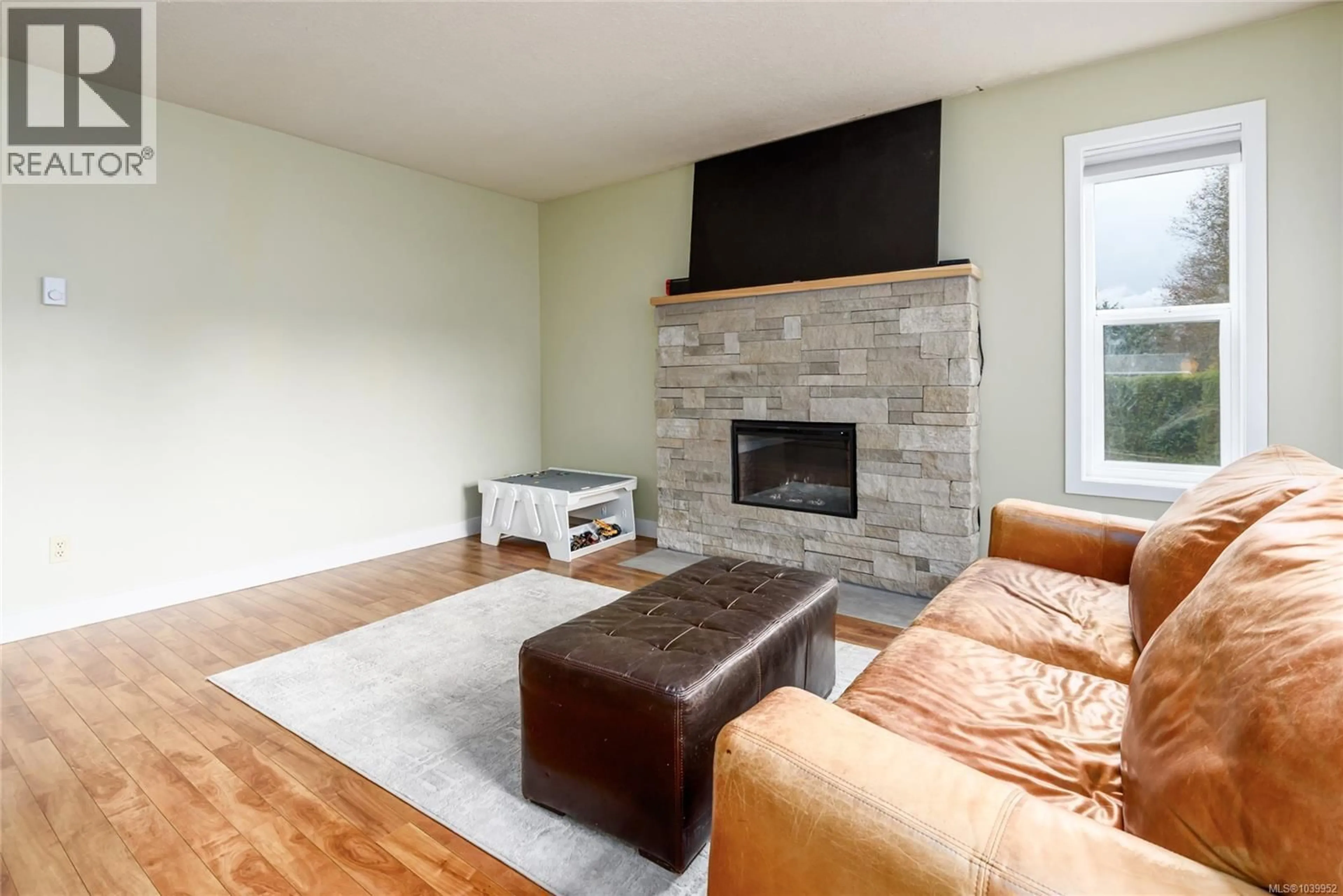 Living room with furniture, unknown for 1651 ASCOT AVENUE, Comox British Columbia V9M1A8