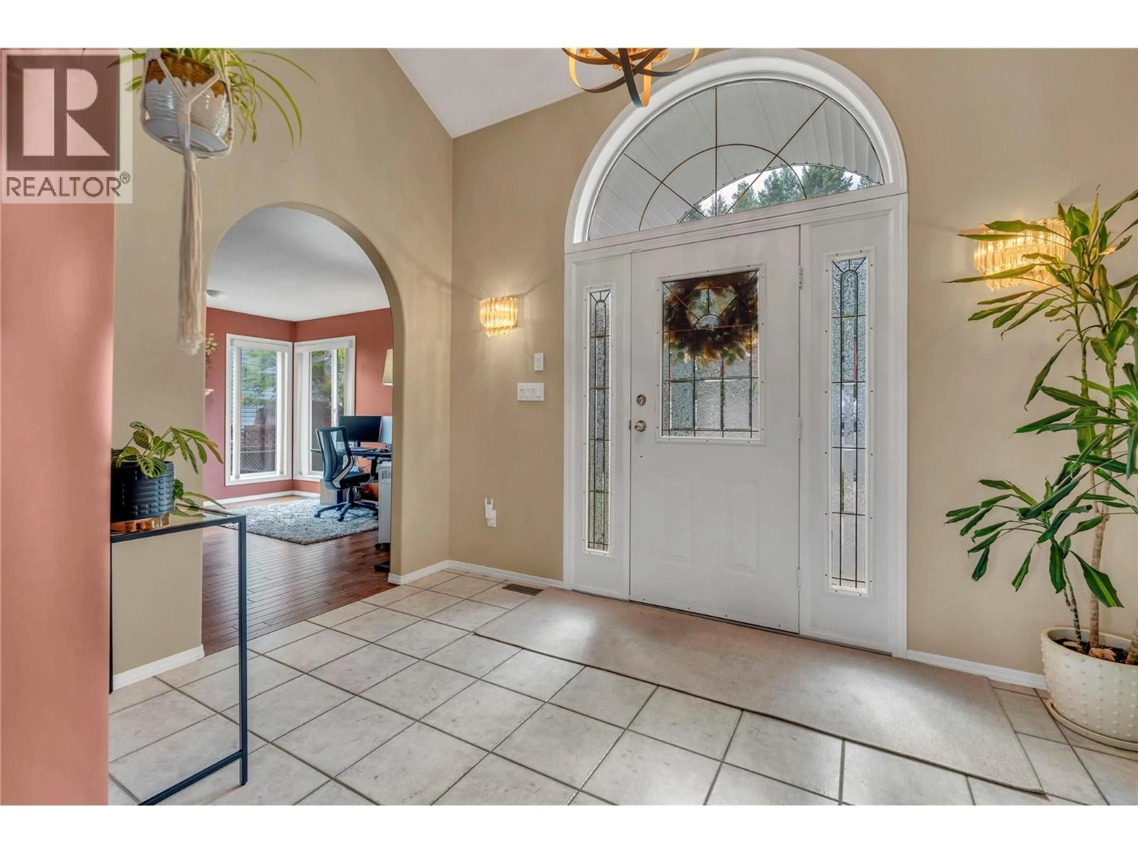 Indoor entryway for 147 TULAMEEN TRAIL, Princeton British Columbia V0X1W0