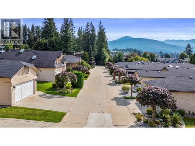 2415 5 AVENUE NORTHEAST, Salmon Arm 2
