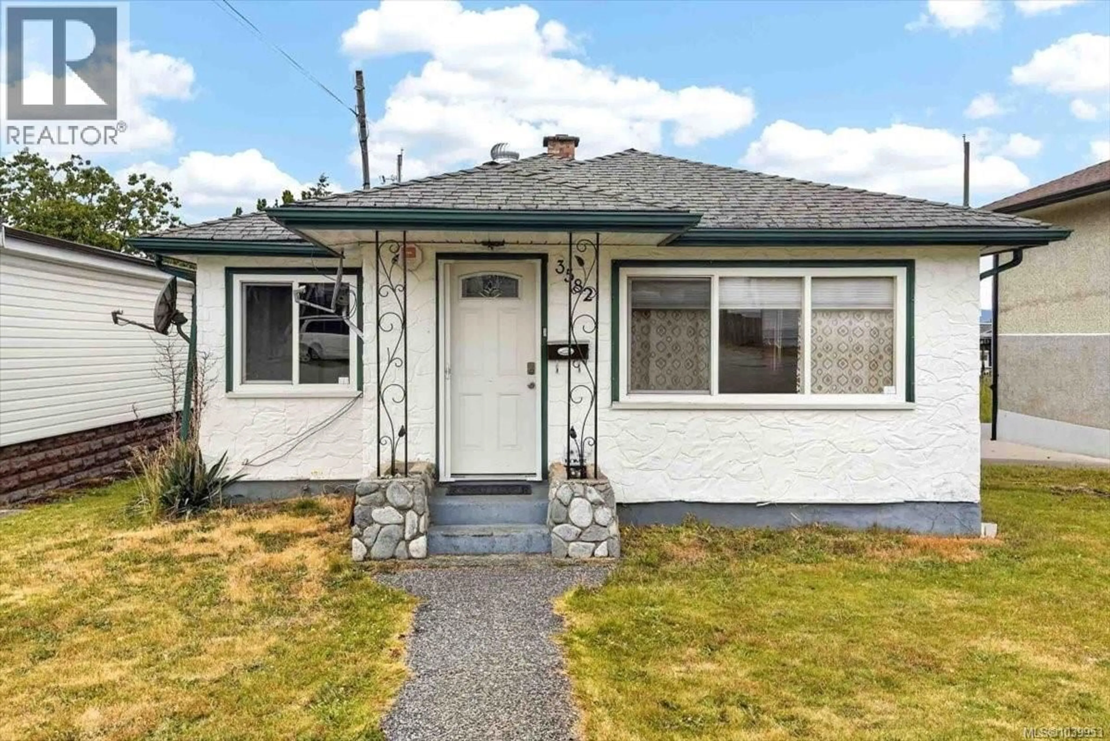Home with vinyl exterior material, street for 3582 11TH AVENUE, Port Alberni British Columbia V9Y4Y7