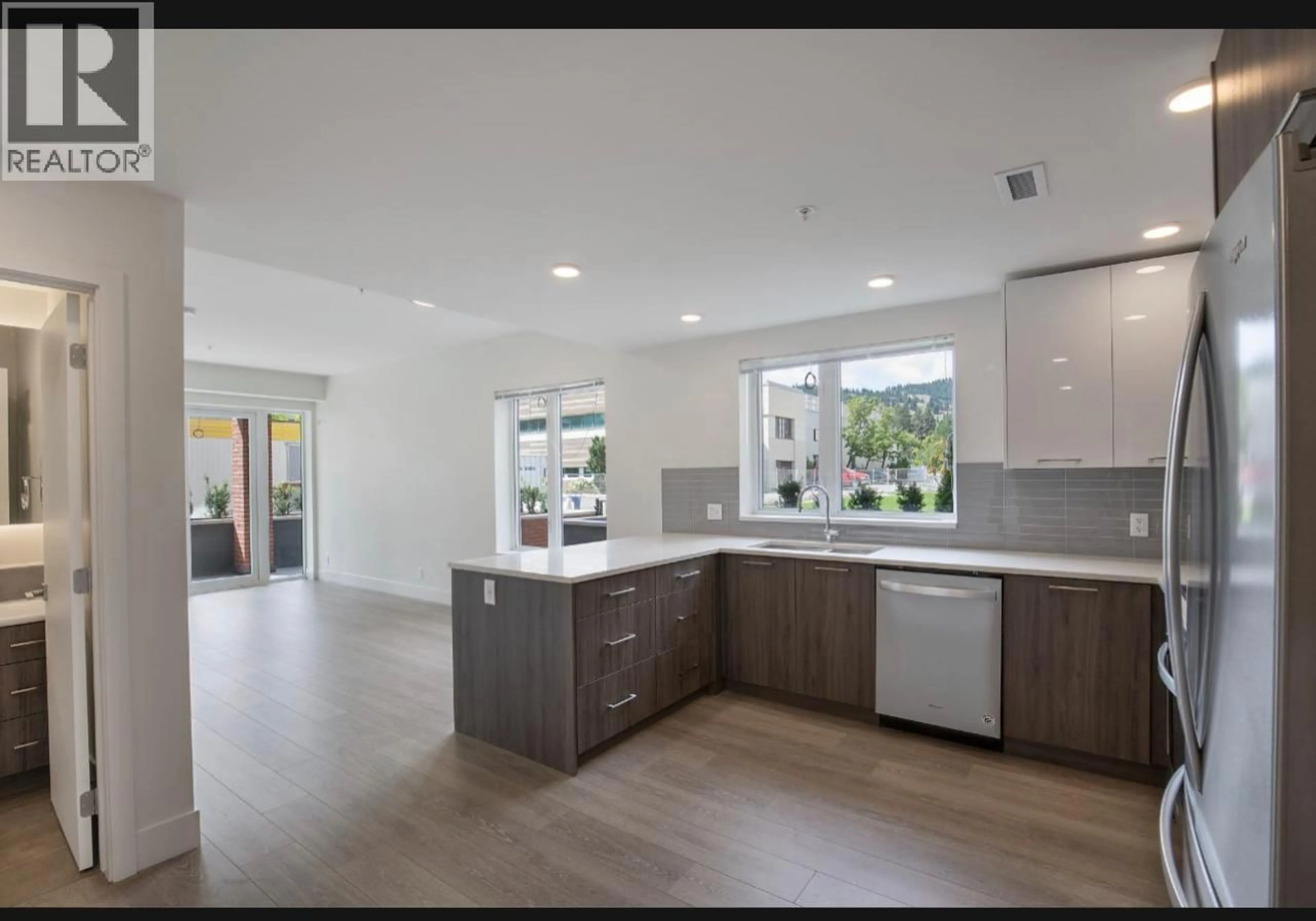 Open concept kitchen, unknown for 106 - 885 UNIVERSITY DRIVE, Kamloops British Columbia V2C0K2
