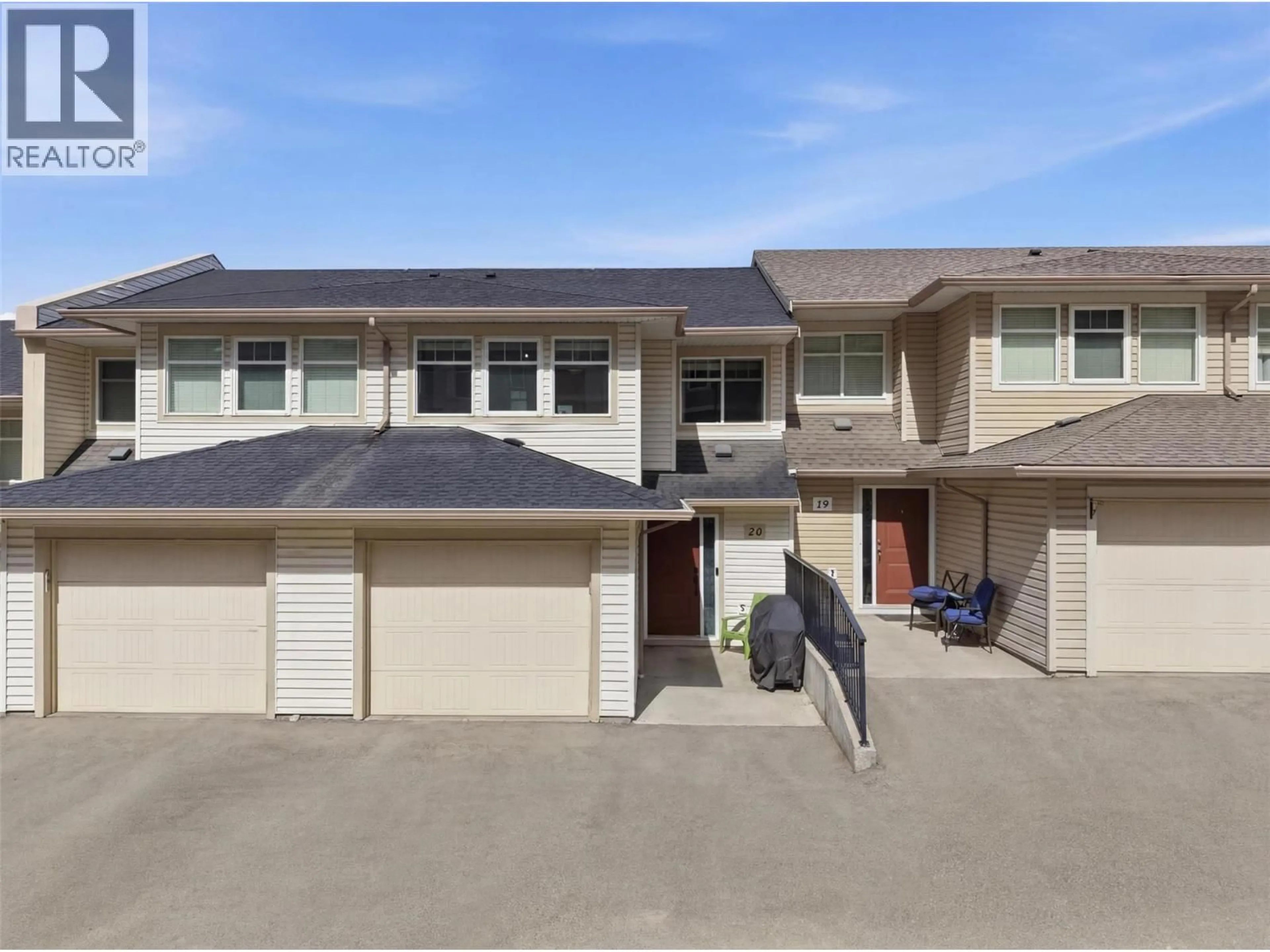 A pic from outside/outdoor area/front of a property/back of a property/a pic from drone, street for 20 - 1990 PACIFIC WAY, Kamloops British Columbia V1S1W3