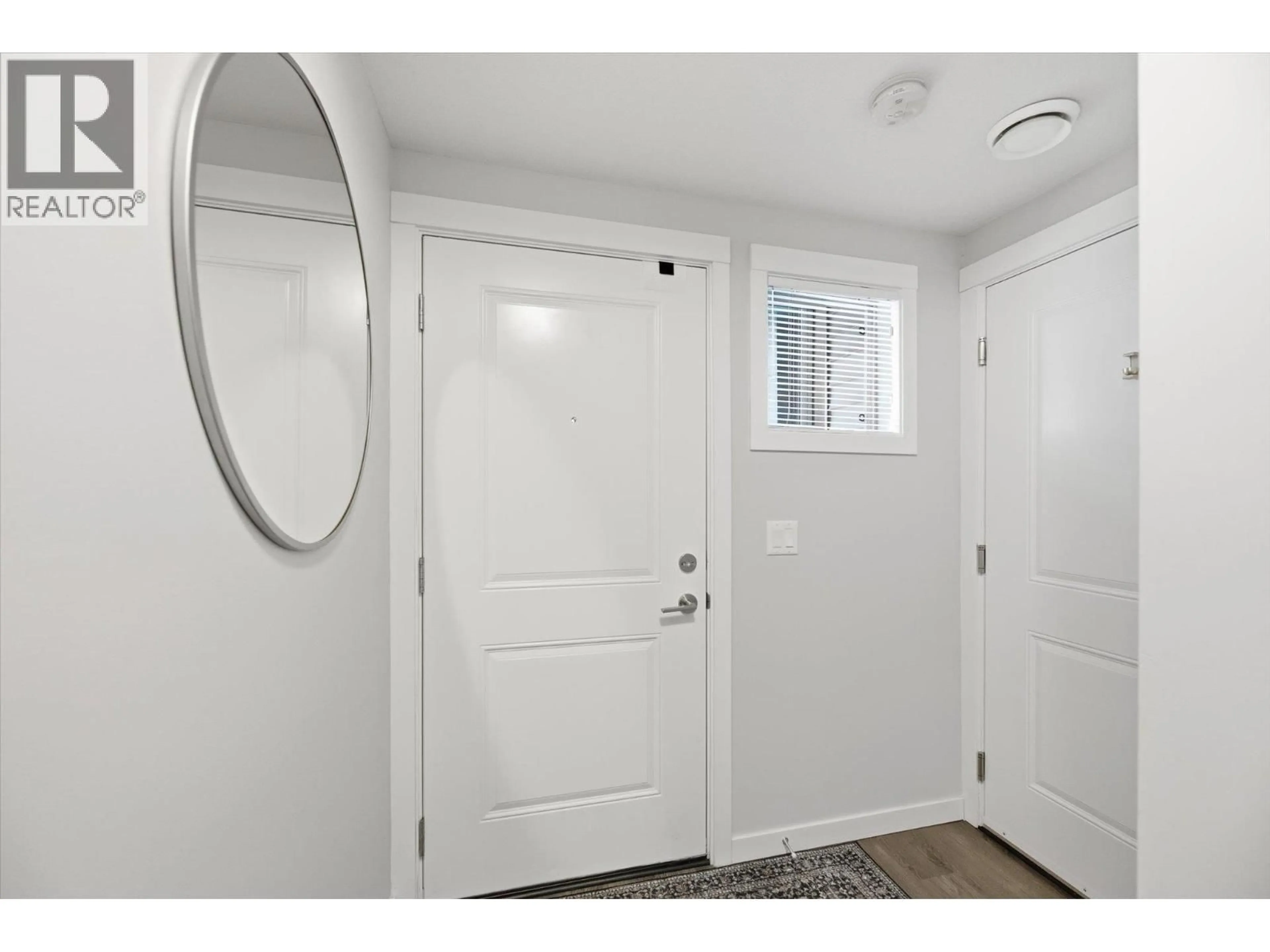 Indoor entryway for 18 - 680 OLD MEADOWS ROAD, Kelowna British Columbia V1W5L4