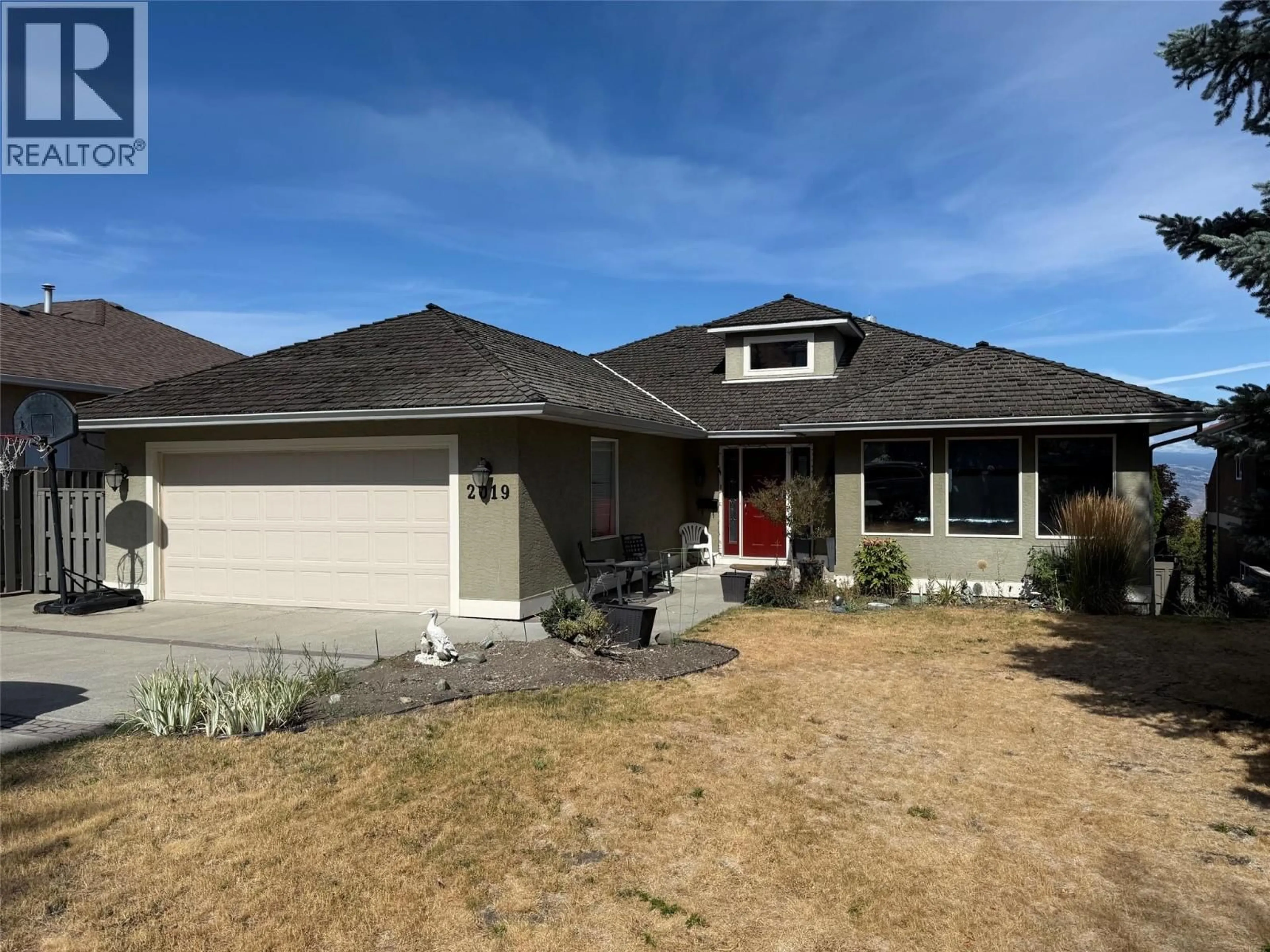 Home with vinyl exterior material, street for 2019 STEEPLE COURT, Kamloops British Columbia V2E2M2