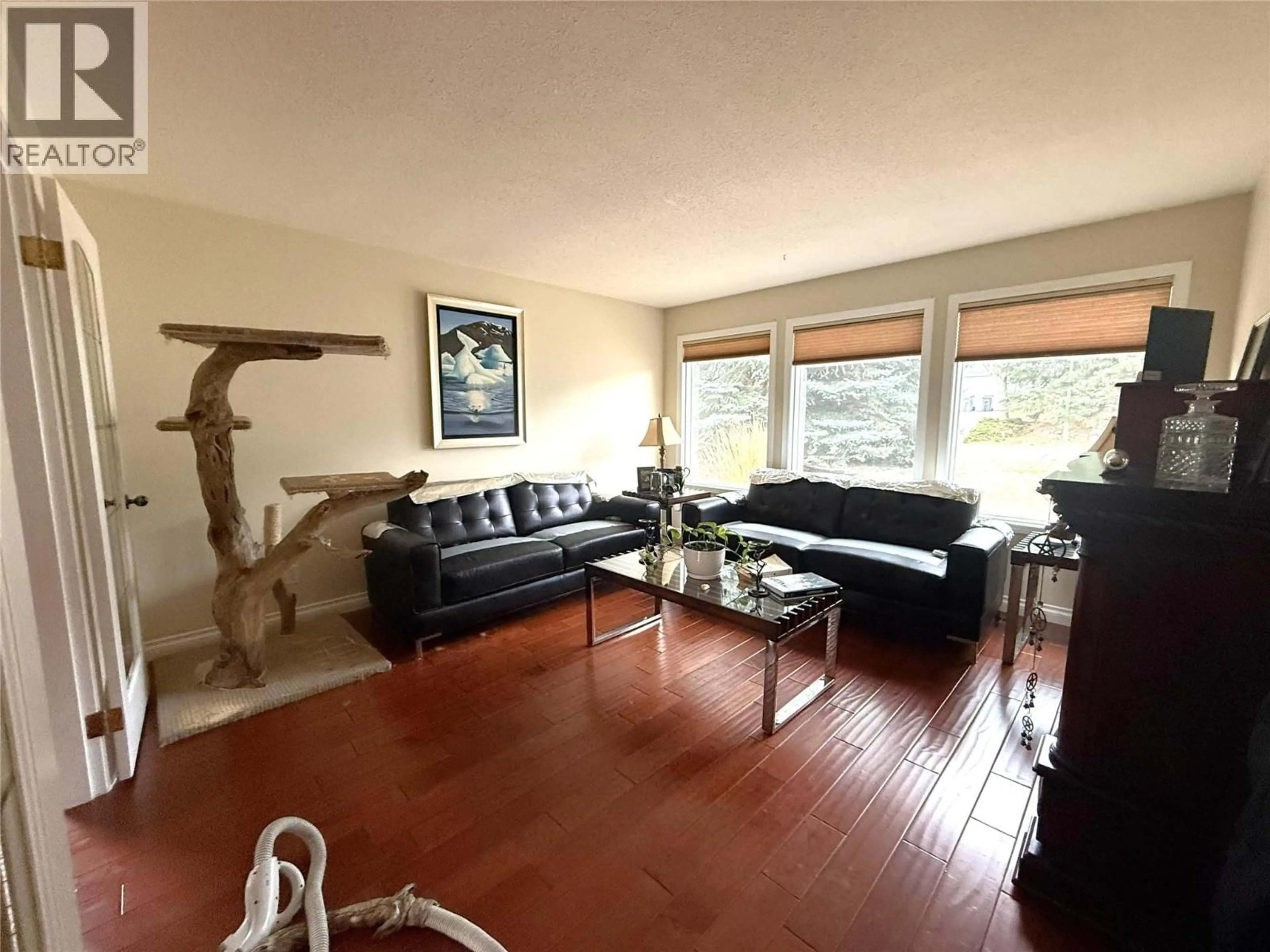 Living room with furniture, wood/laminate floor for 2019 STEEPLE COURT, Kamloops British Columbia V2E2M2